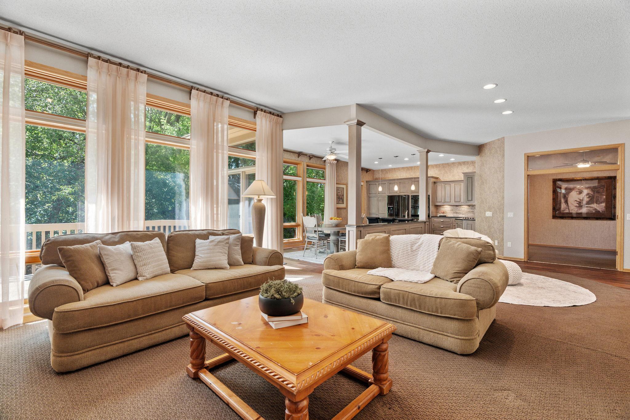 8975 Hunters Way Property Photo 5