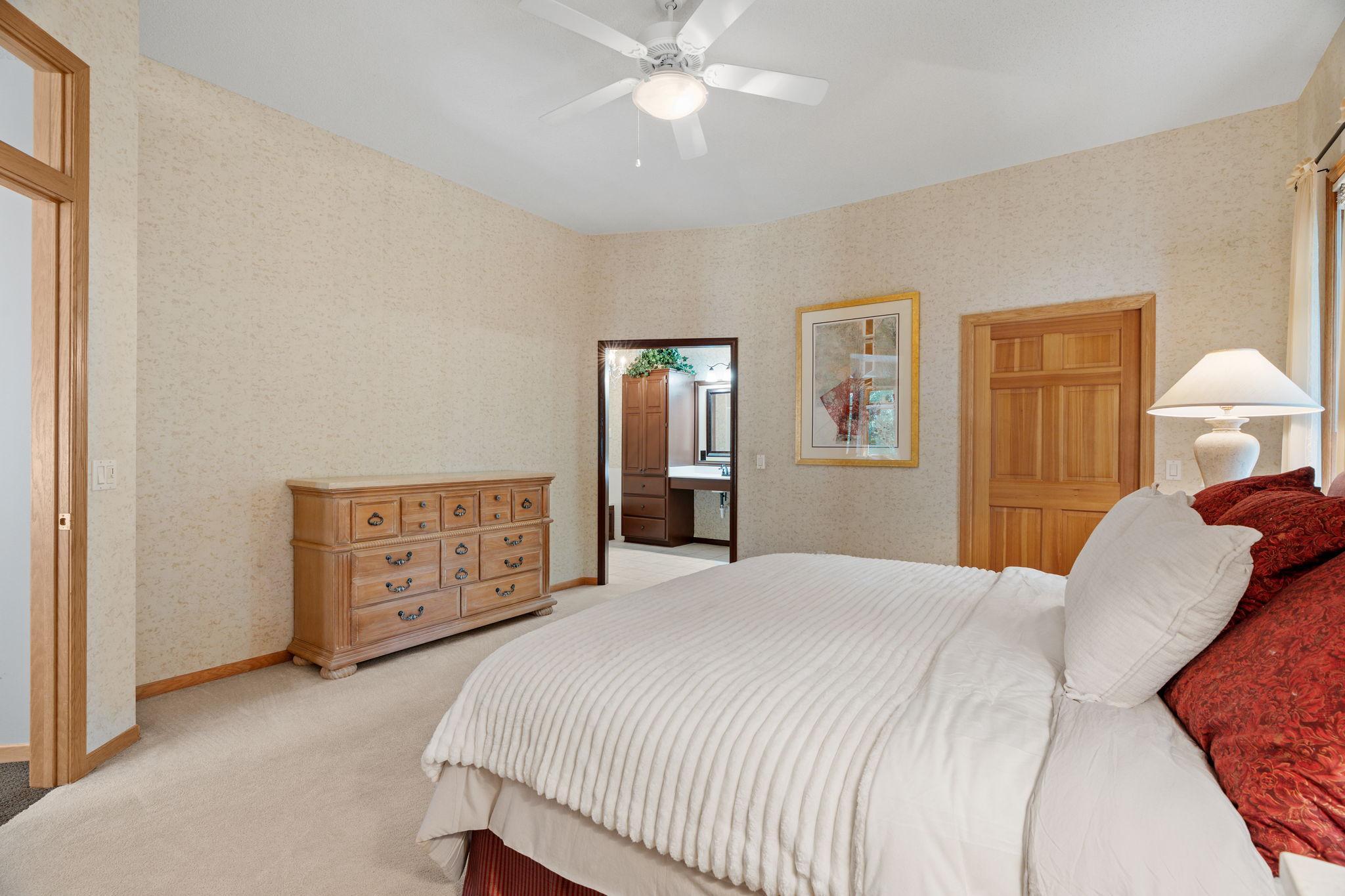 8975 Hunters Way Property Photo 14