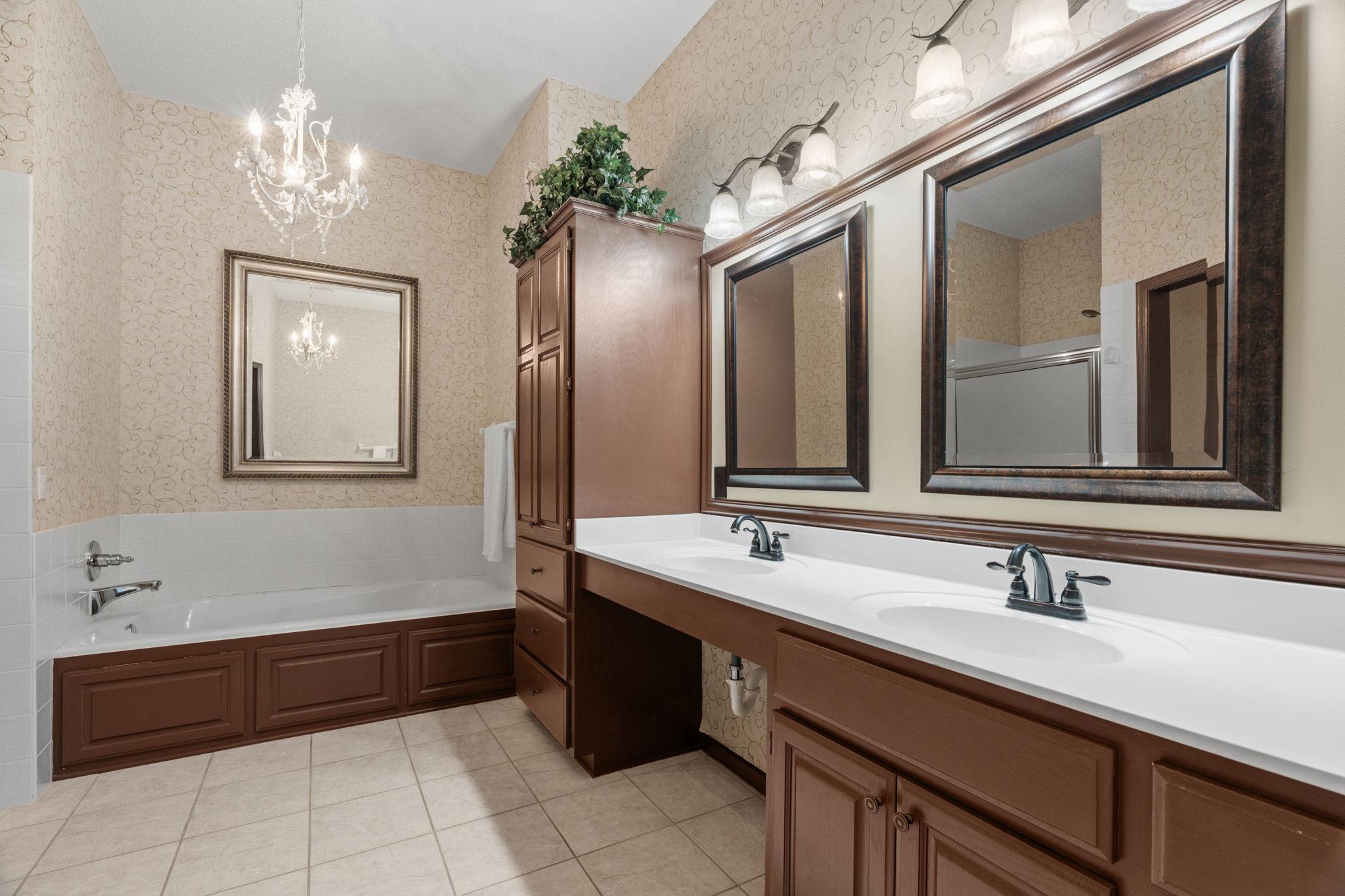 8975 Hunters Way Property Photo 16