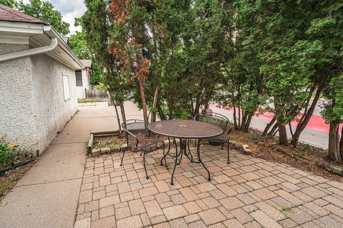 2895 James Avenue S 4 Property Photo 33
