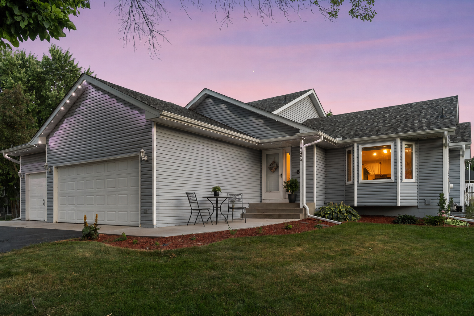9203 Xenium Lane N Property Photo 3