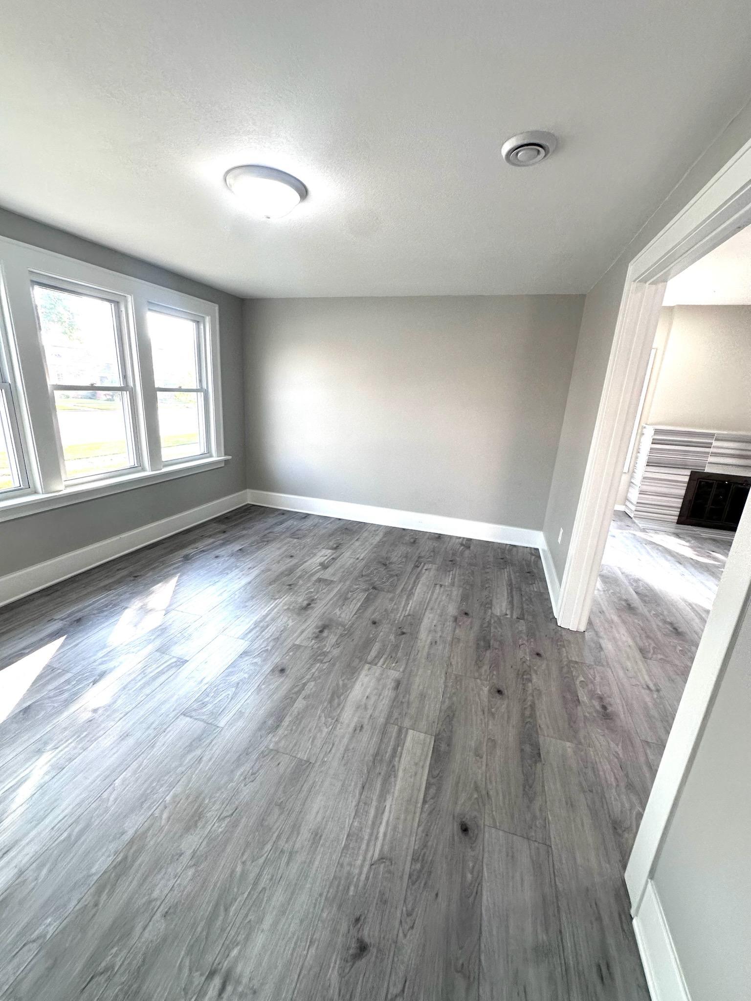 318 2nd Street W Property Photo 4