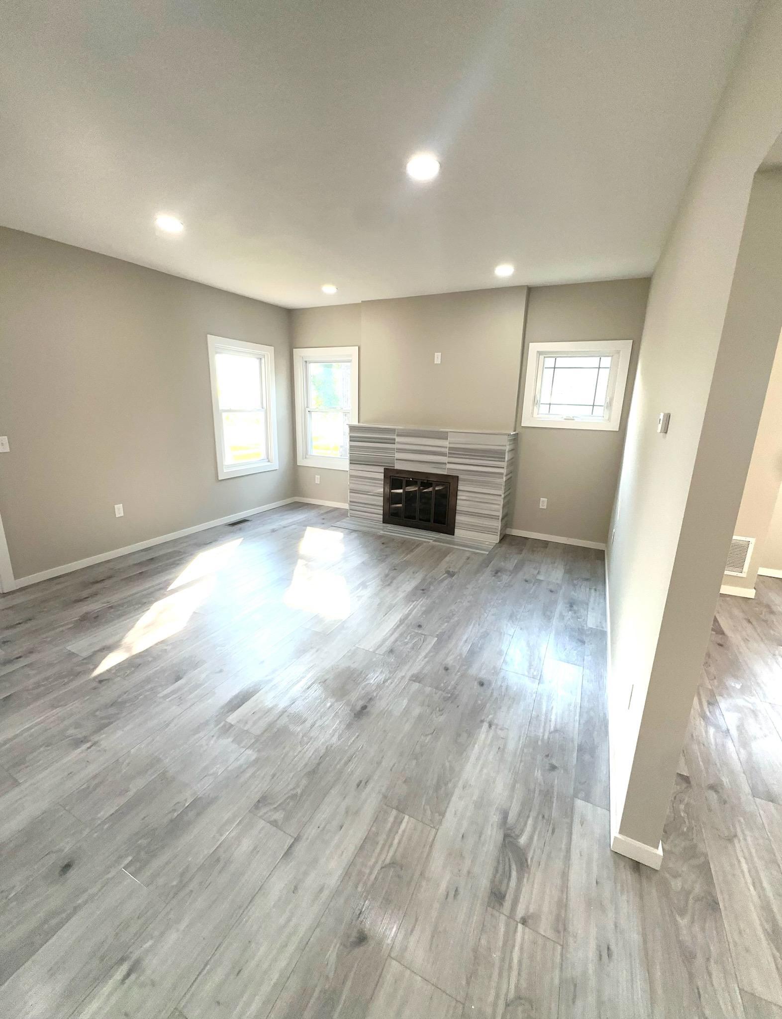 318 2nd Street W Property Photo 5