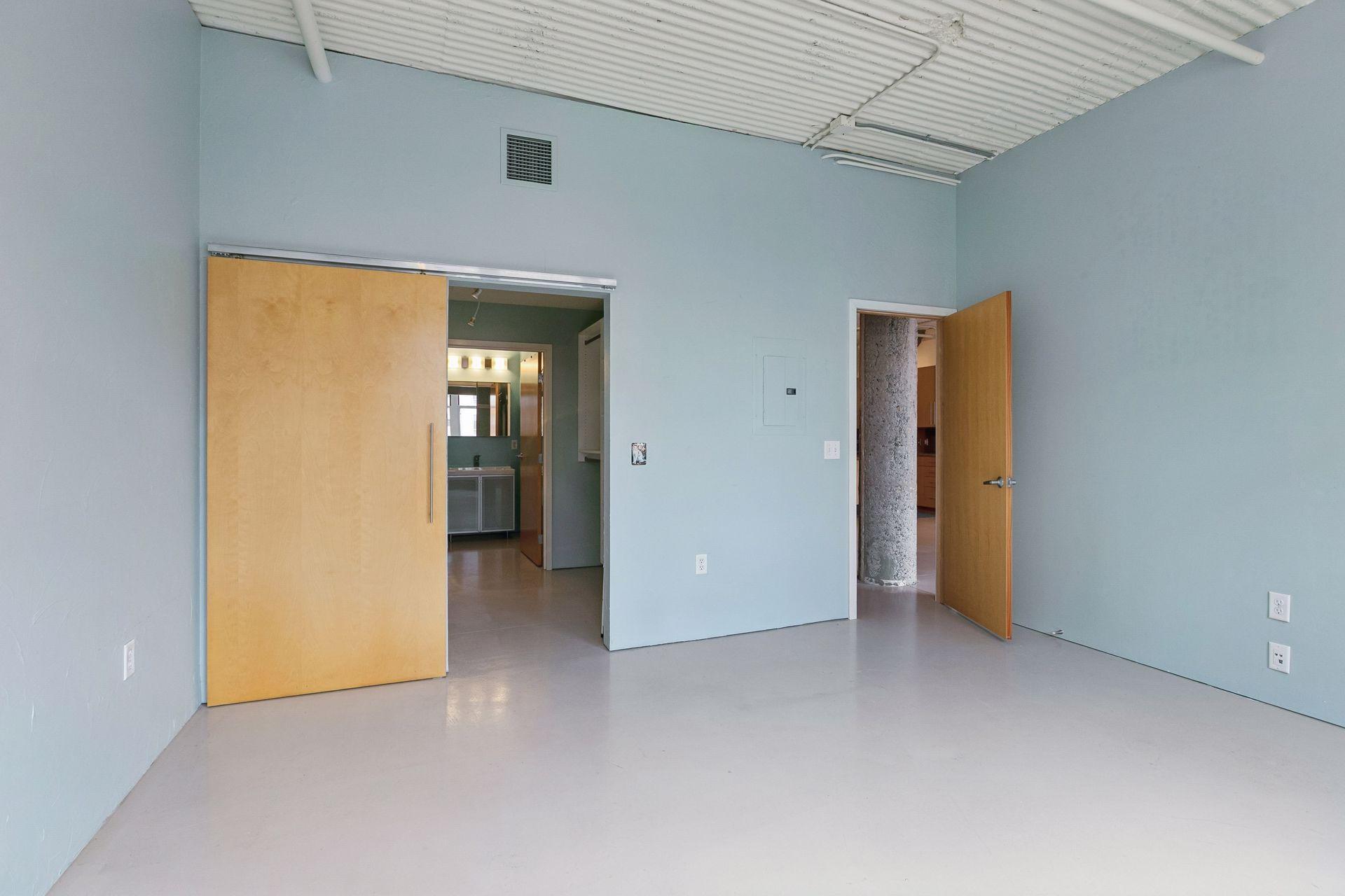 225 9th Street E 304 Property Photo 34