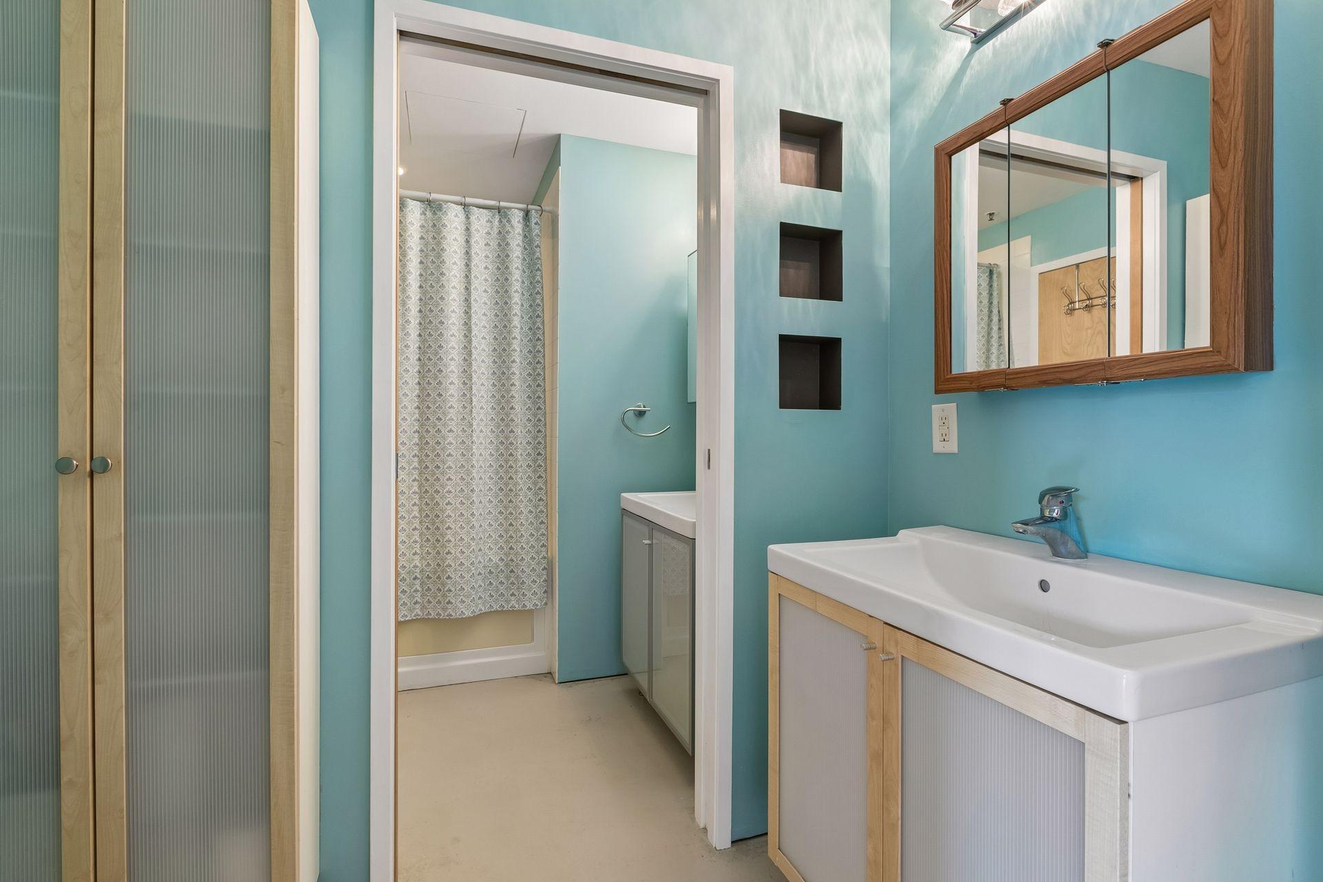225 9th Street E 304 Property Photo 42