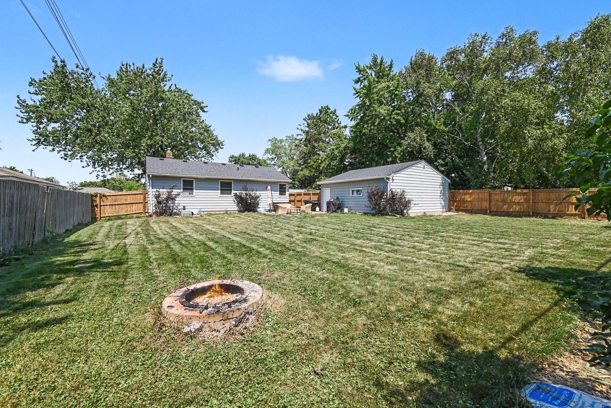 1460 Sherren Avenue E Property Photo 3