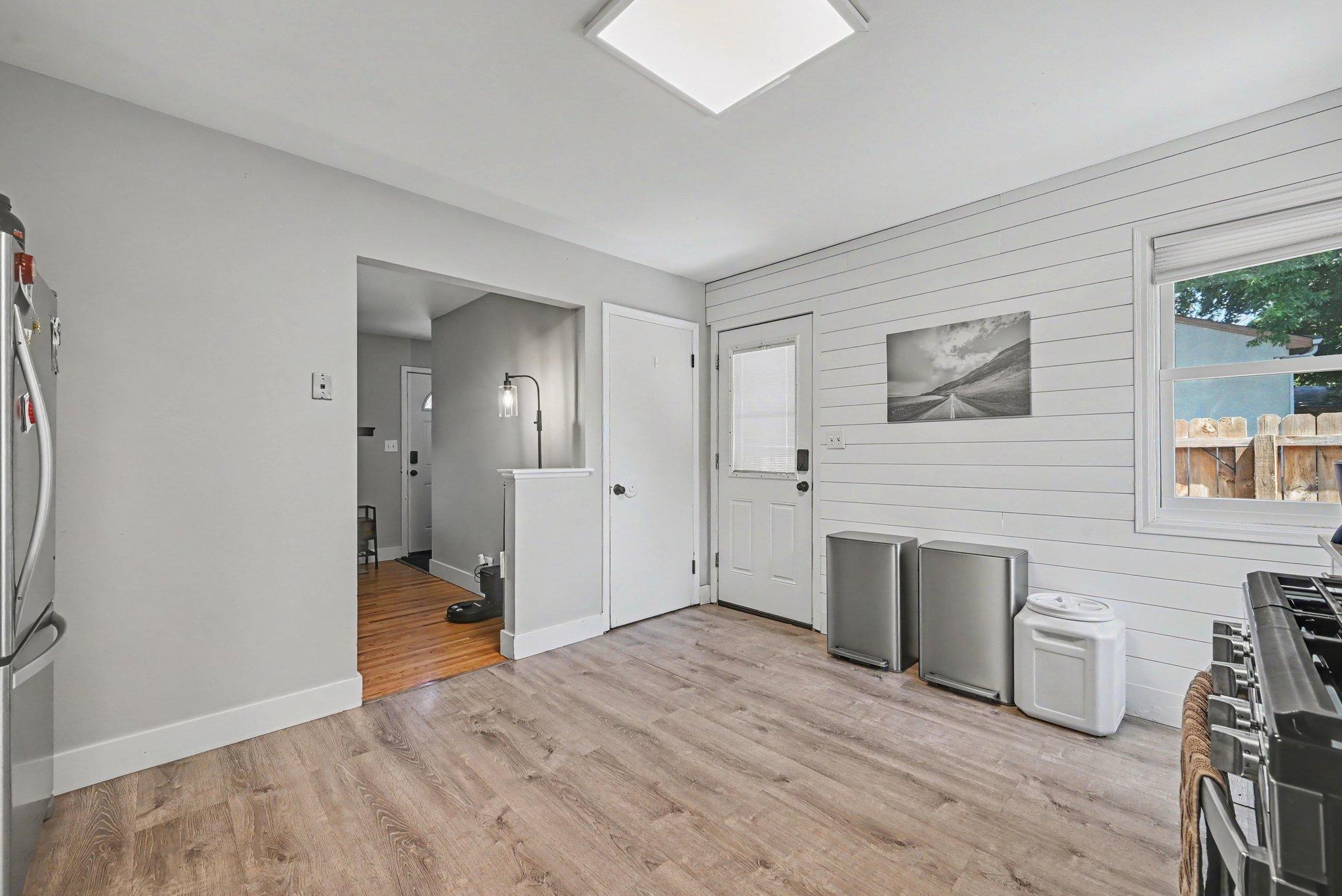 1460 Sherren Avenue E Property Photo 11