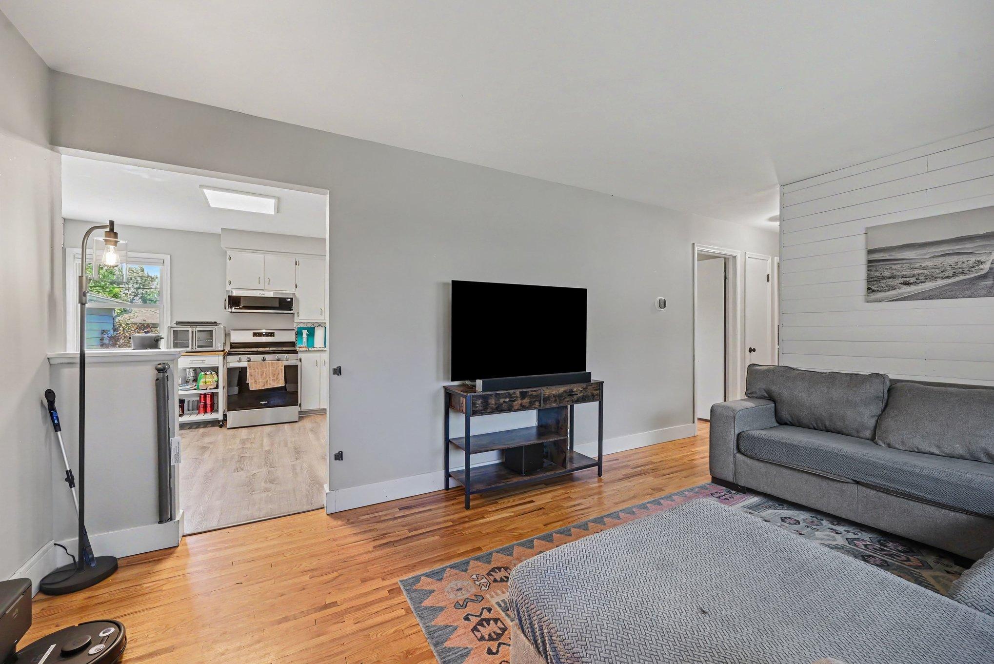 1460 Sherren Avenue E Property Photo 17