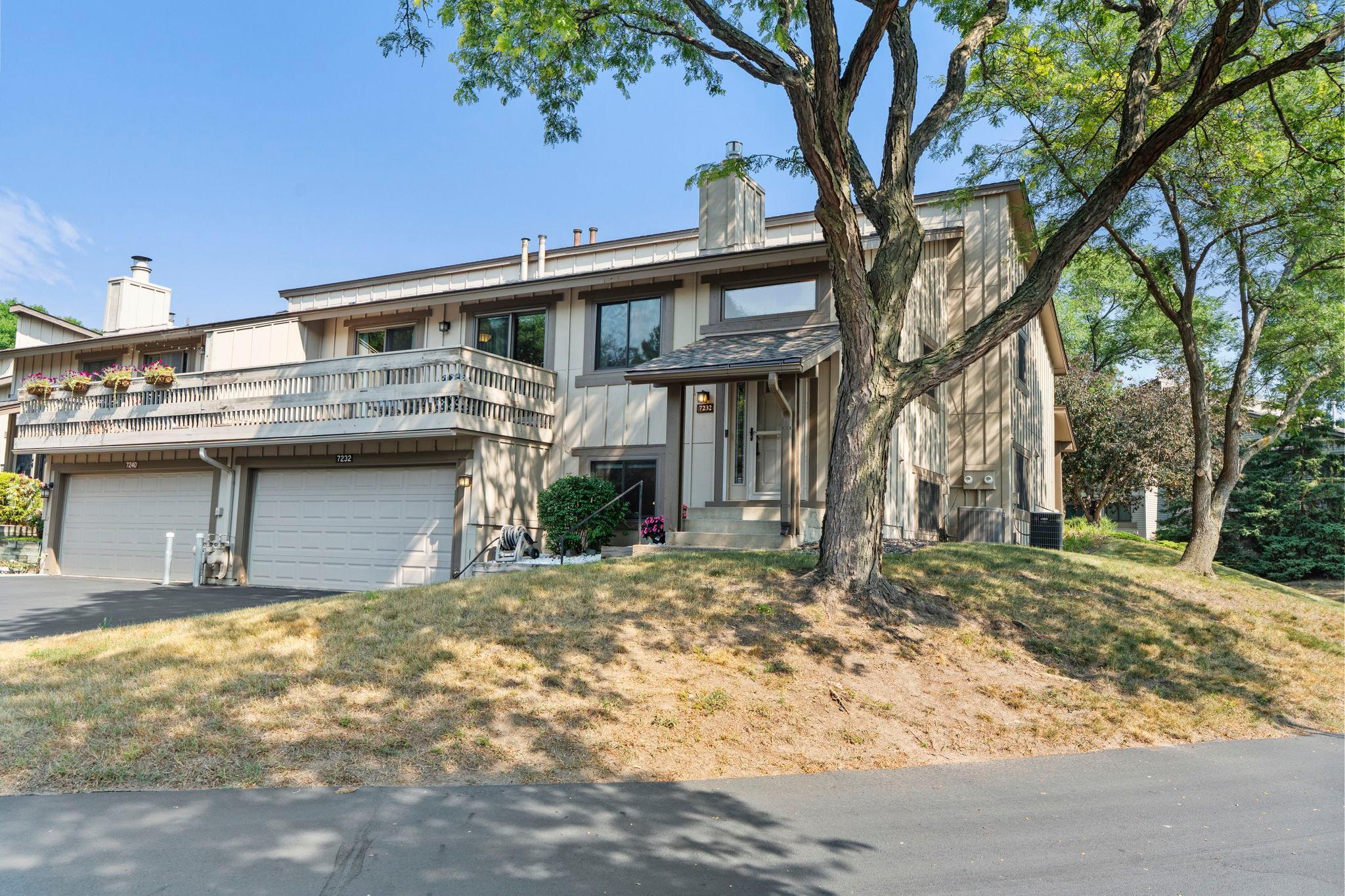7232 Woodstock Curve Property Photo 6