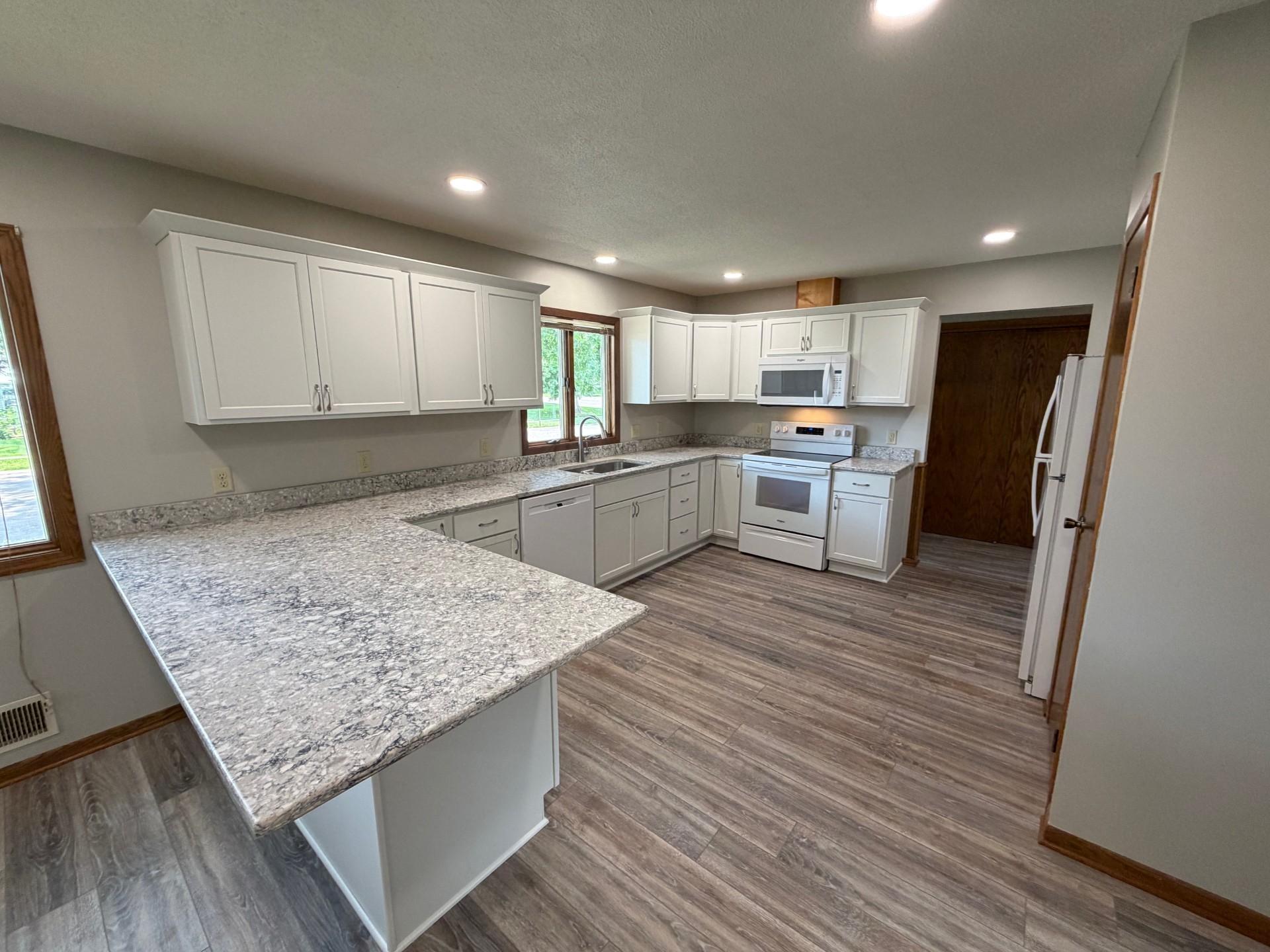 305 W 3rd Street Property Photo 6