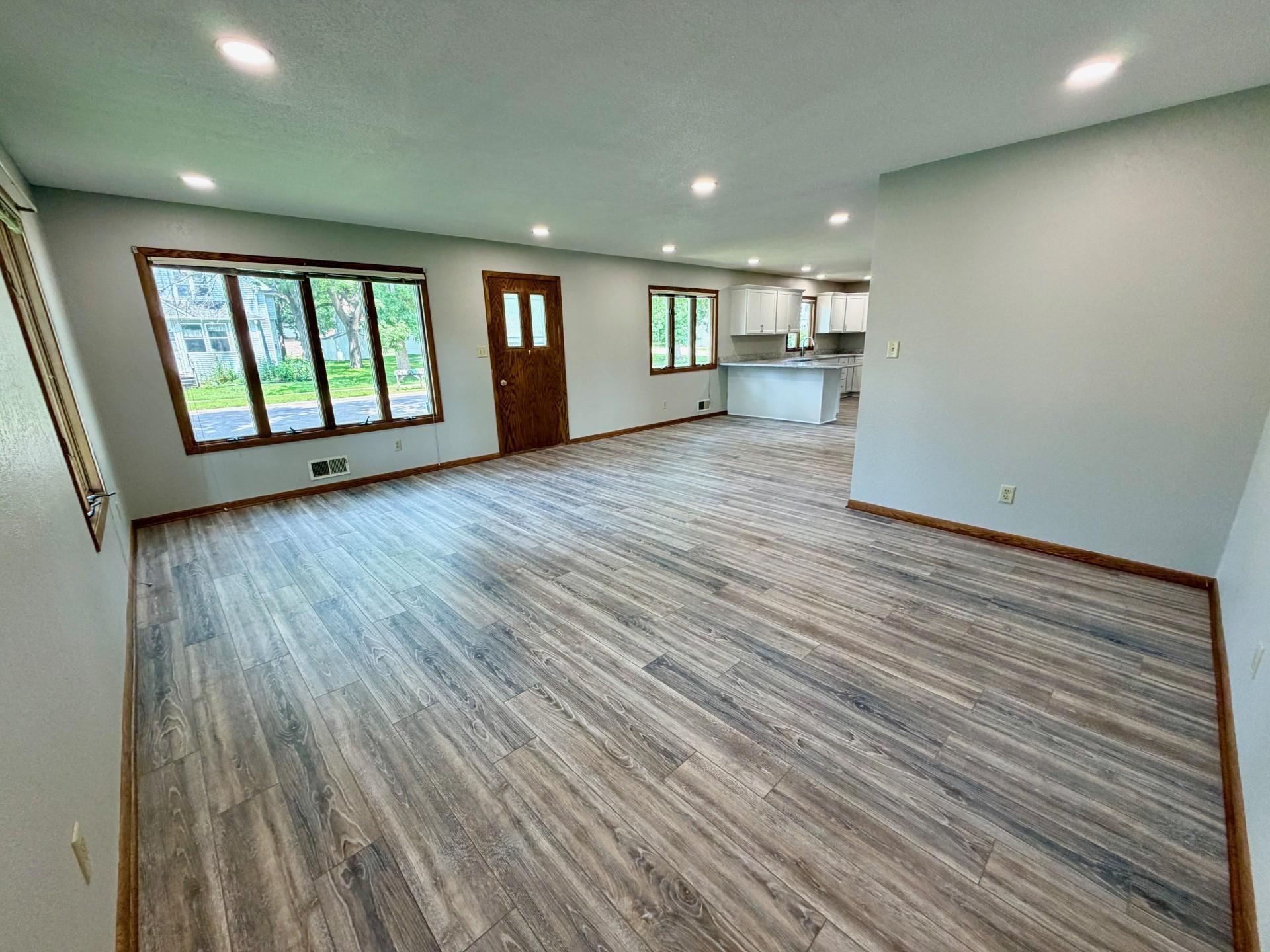 305 W 3rd Street Property Photo 9