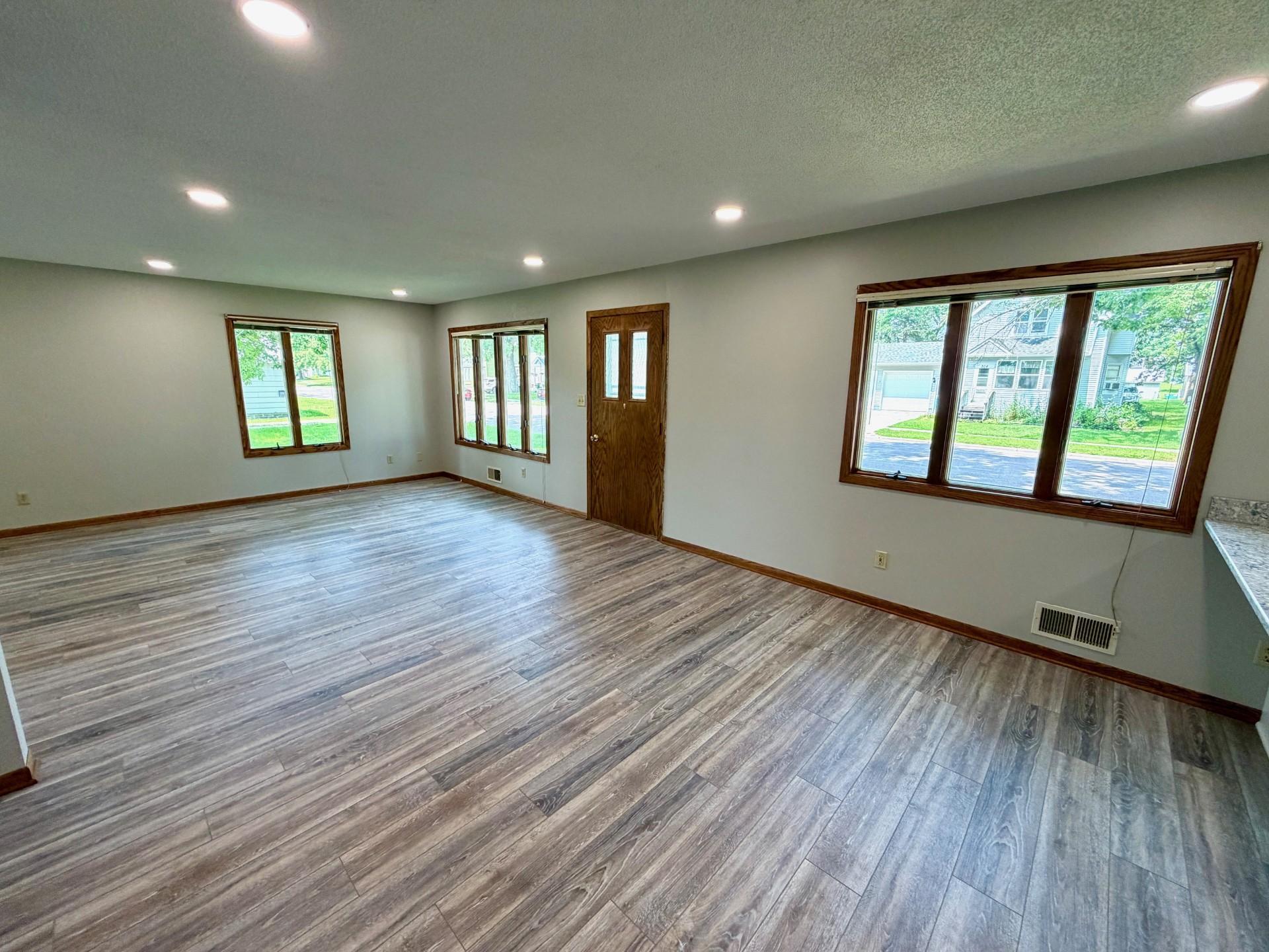 305 W 3rd Street Property Photo 10