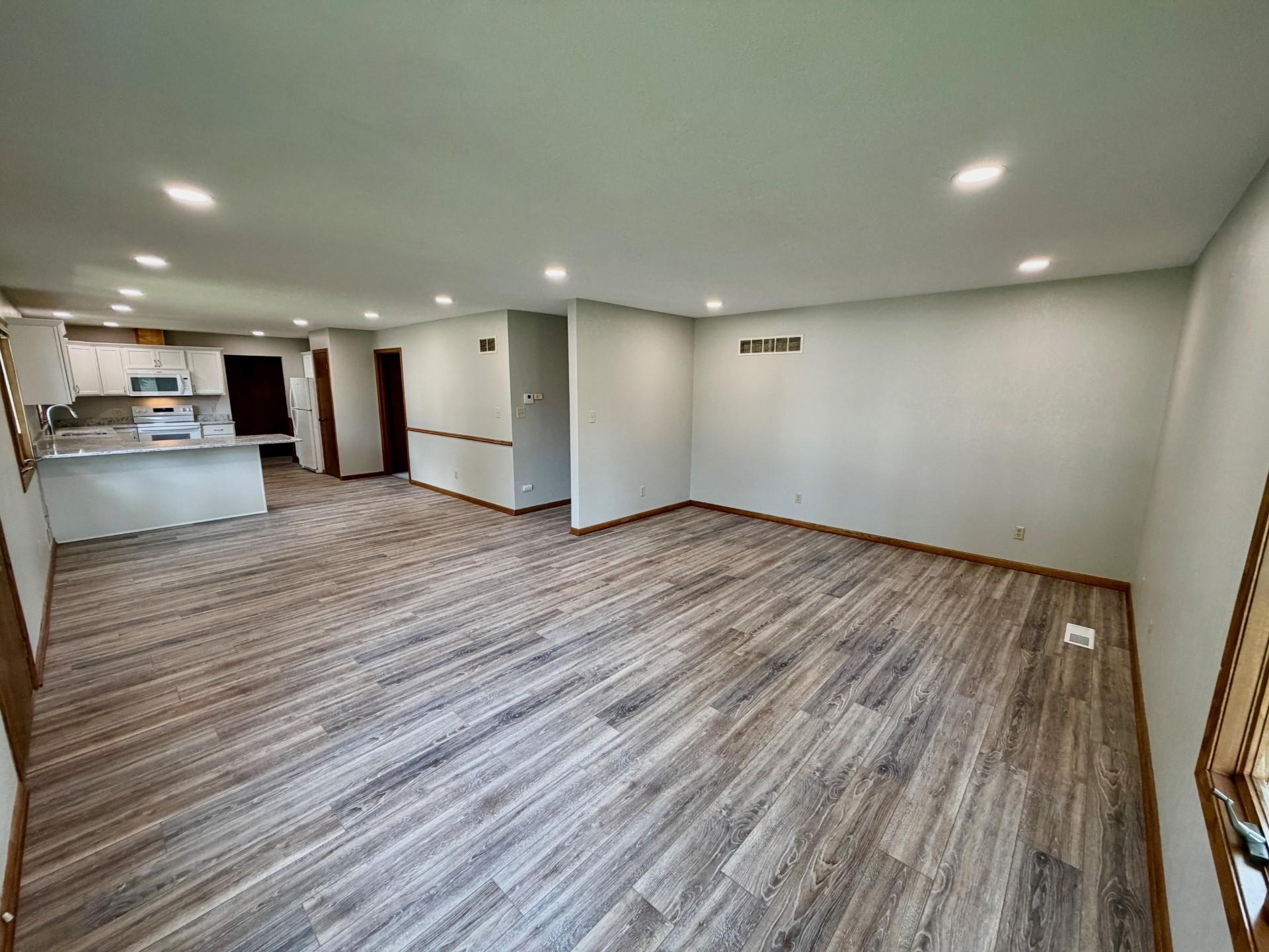 305 W 3rd Street Property Photo 12
