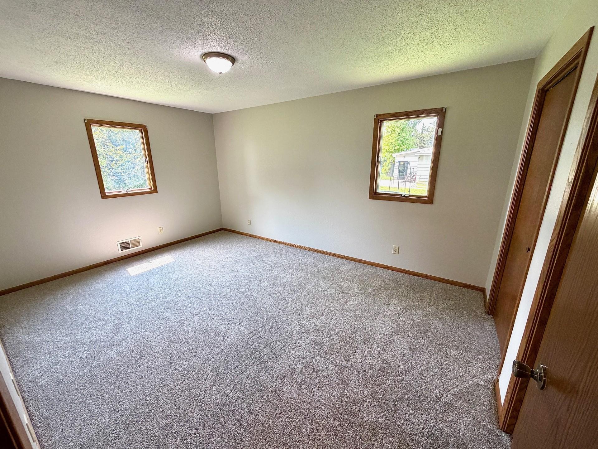305 W 3rd Street Property Photo 16