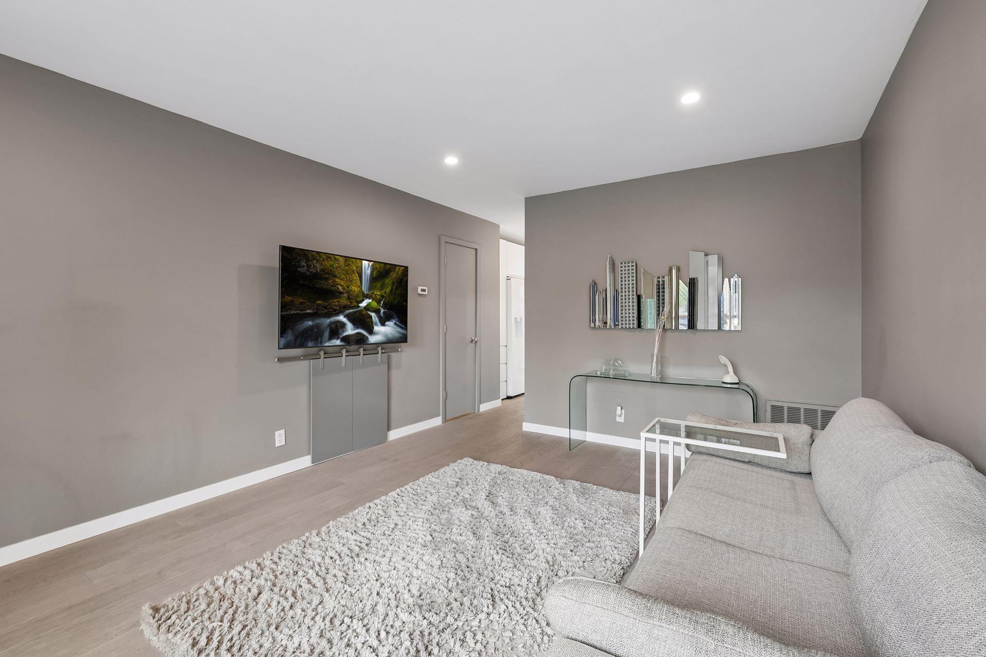 6427 Barrie Road Property Photo 6