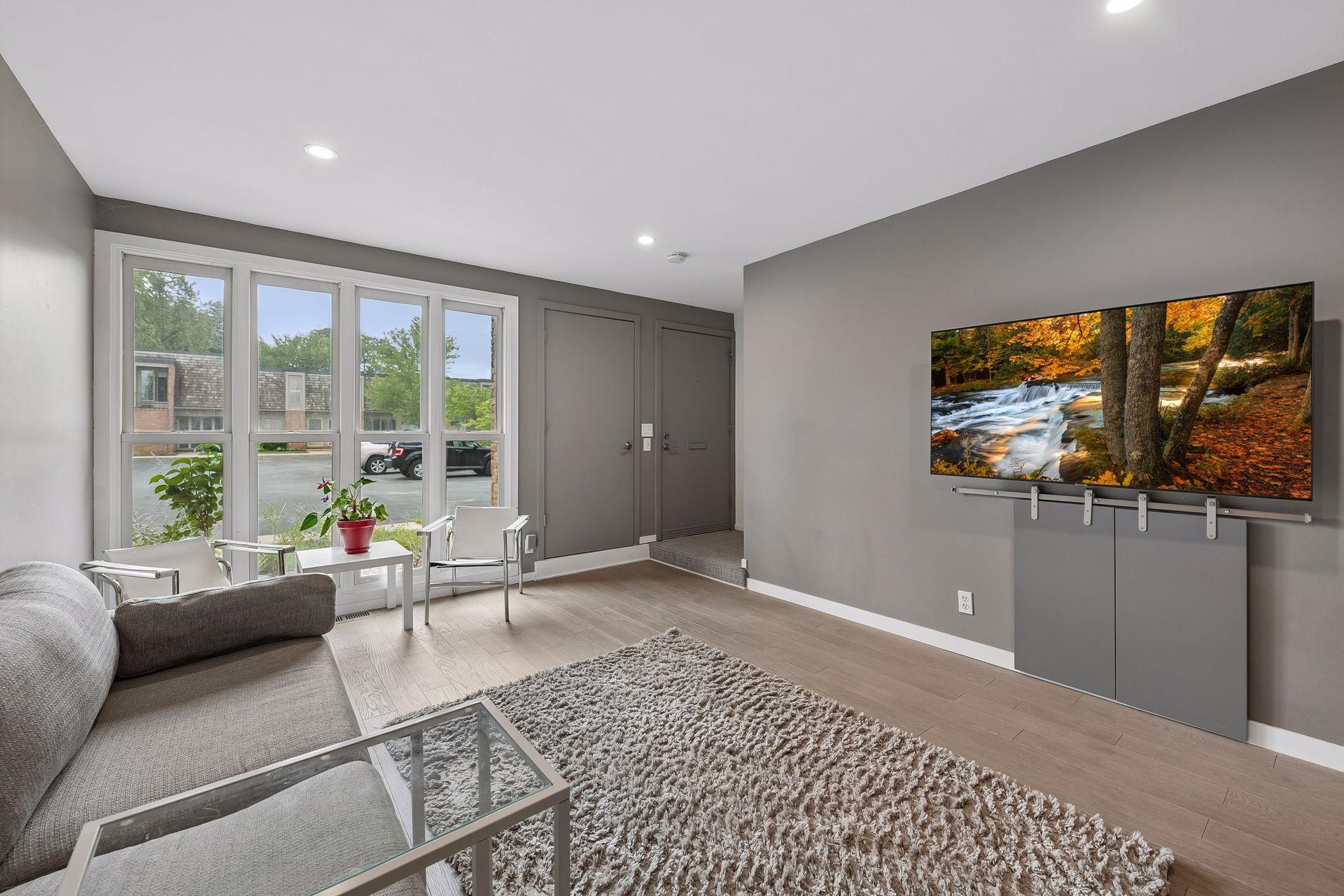 6427 Barrie Road Property Photo 8