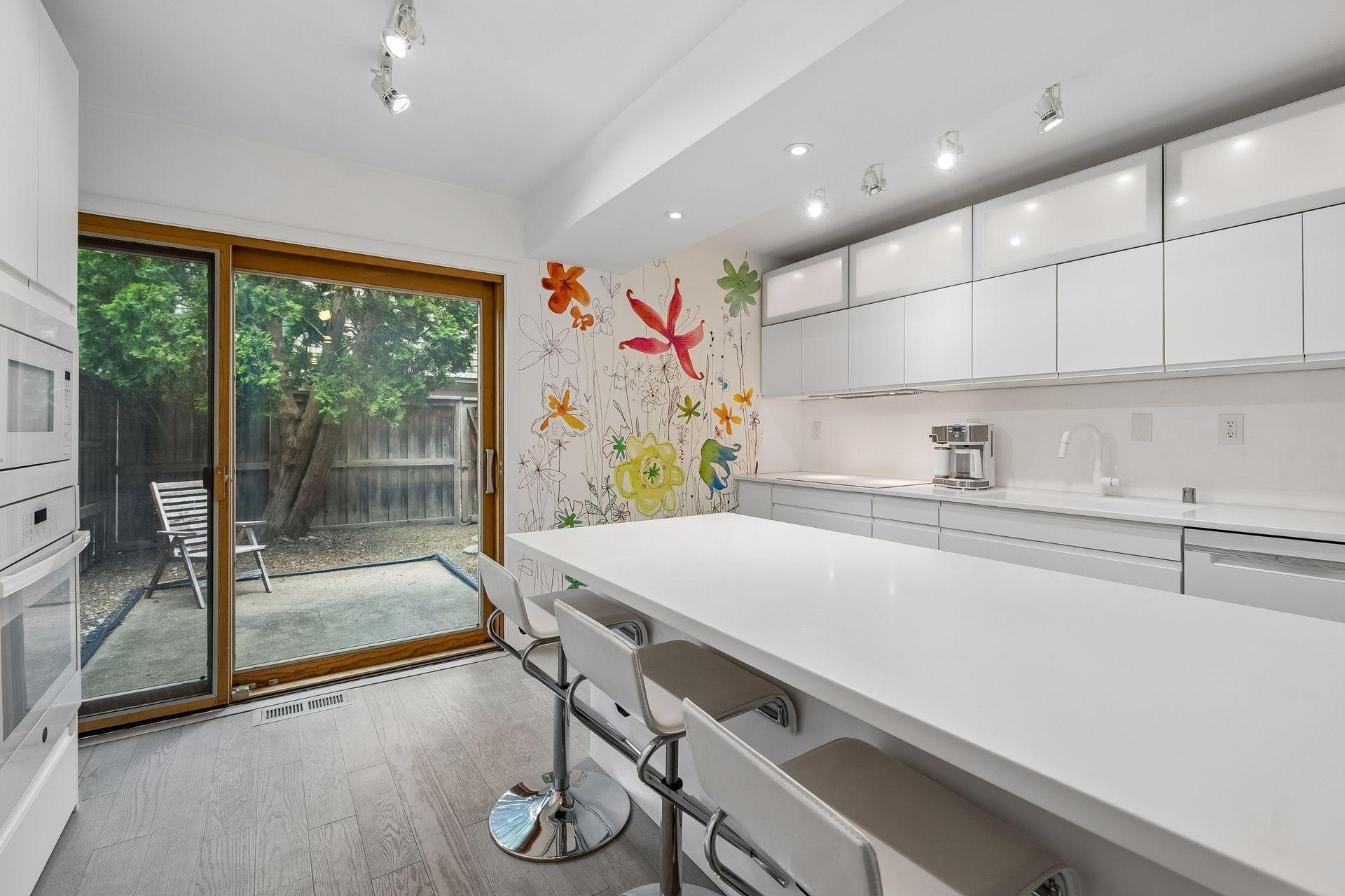 6427 Barrie Road Property Photo 10