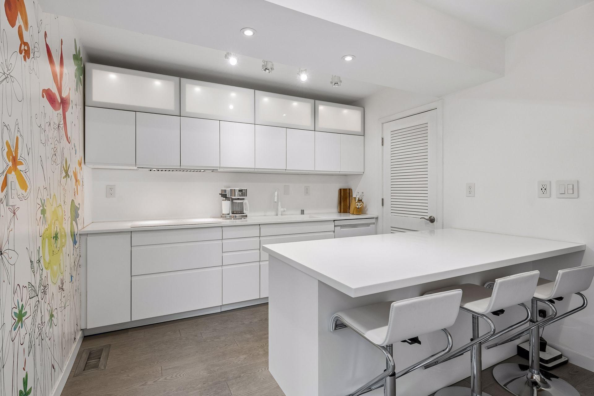 6427 Barrie Road Property Photo 11