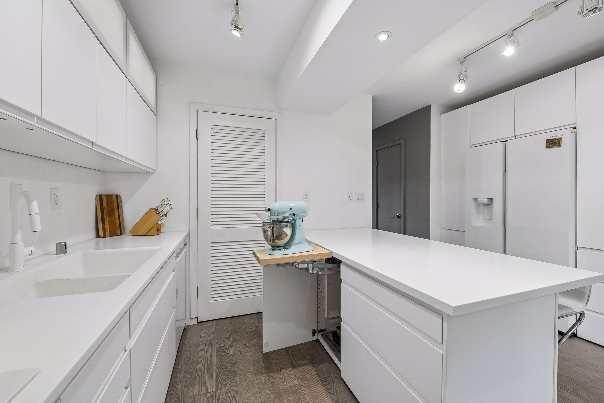 6427 Barrie Road Property Photo 13