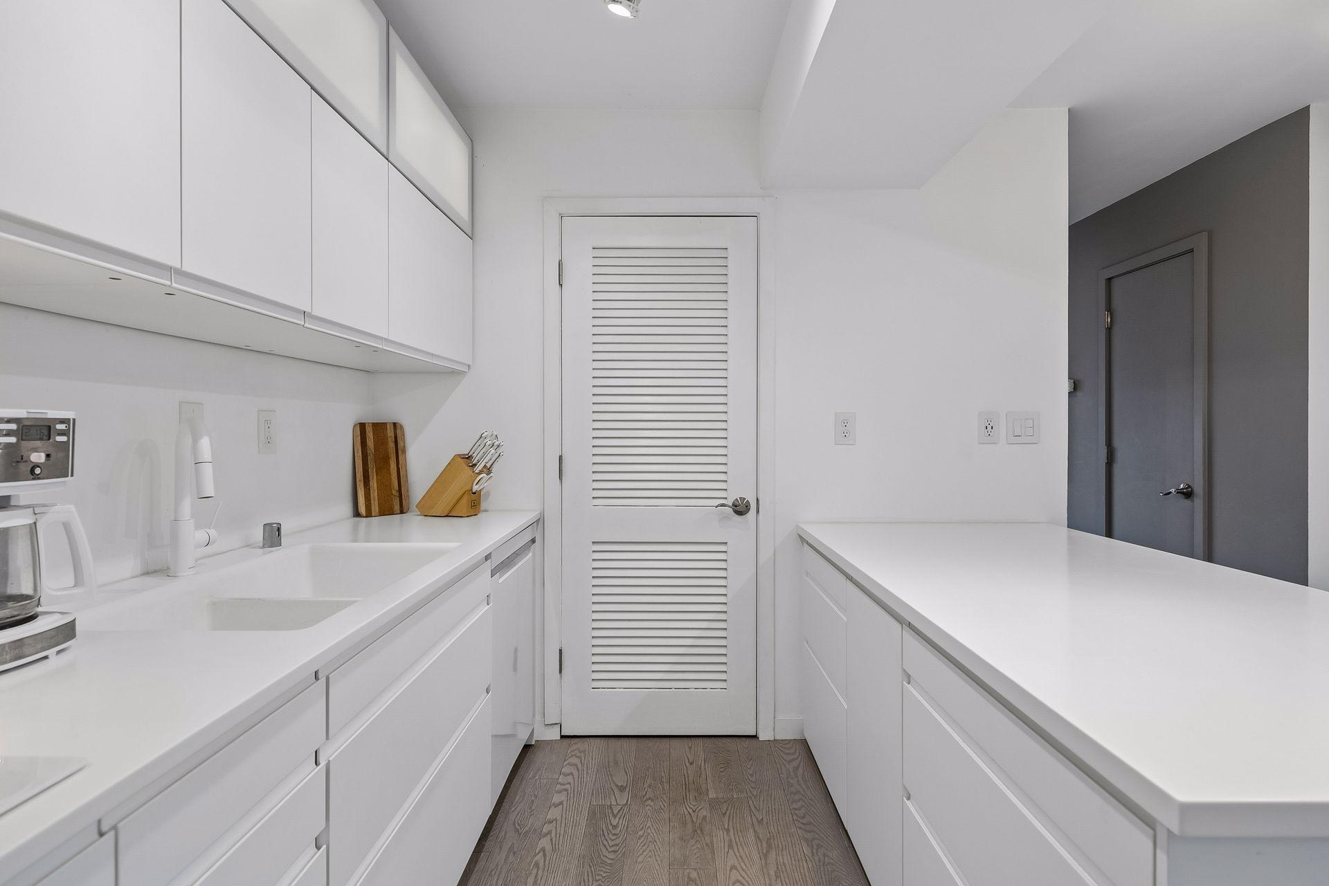 6427 Barrie Road Property Photo 15