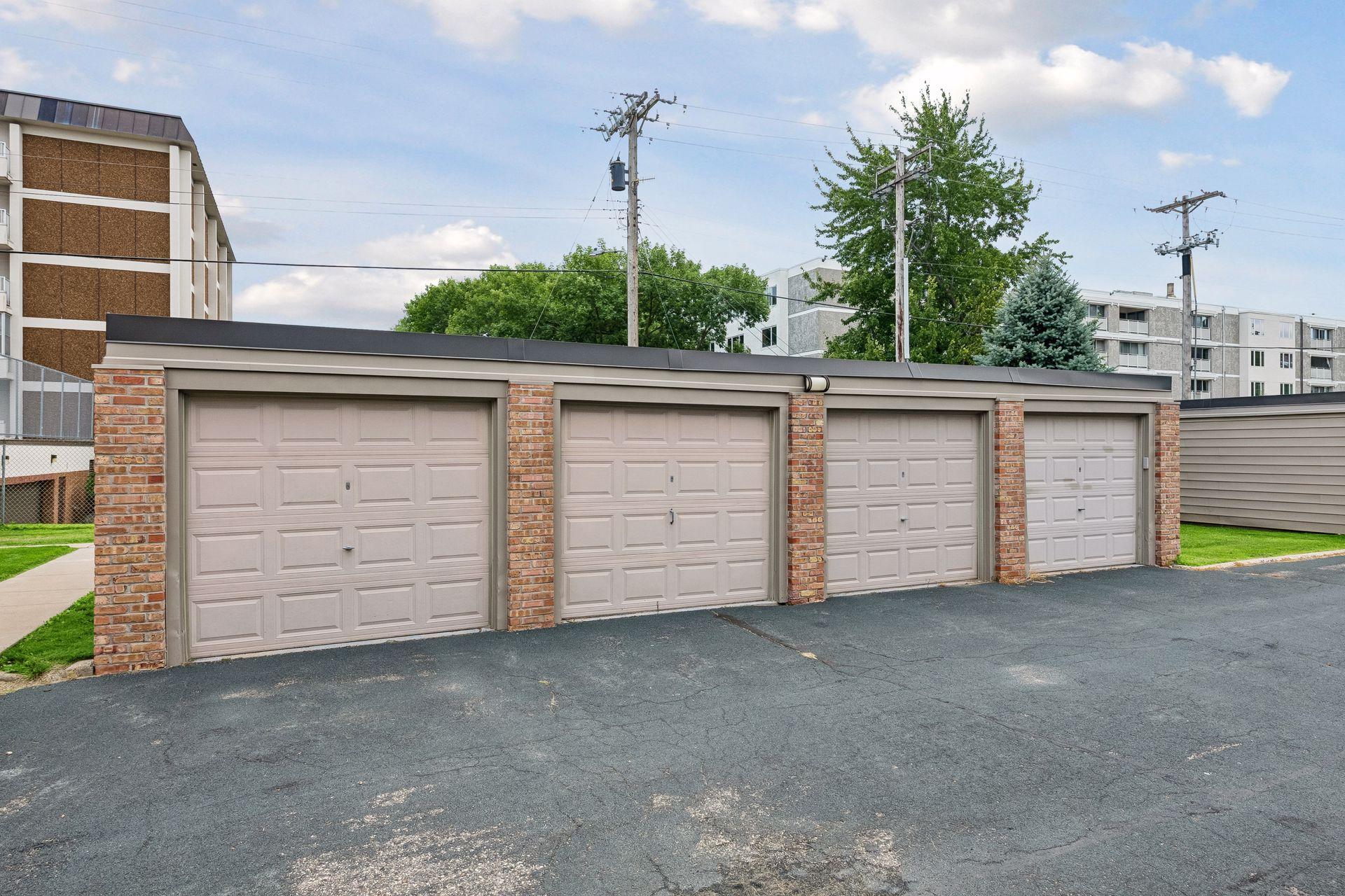 6427 Barrie Road Property Photo 27