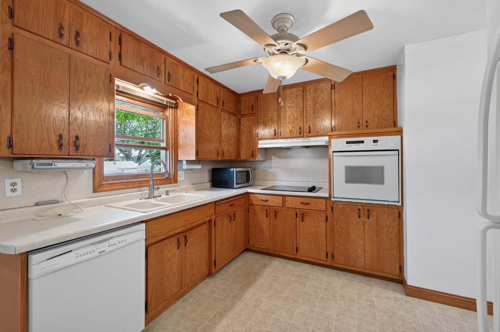 1535 Mclean Avenue Property Photo 9