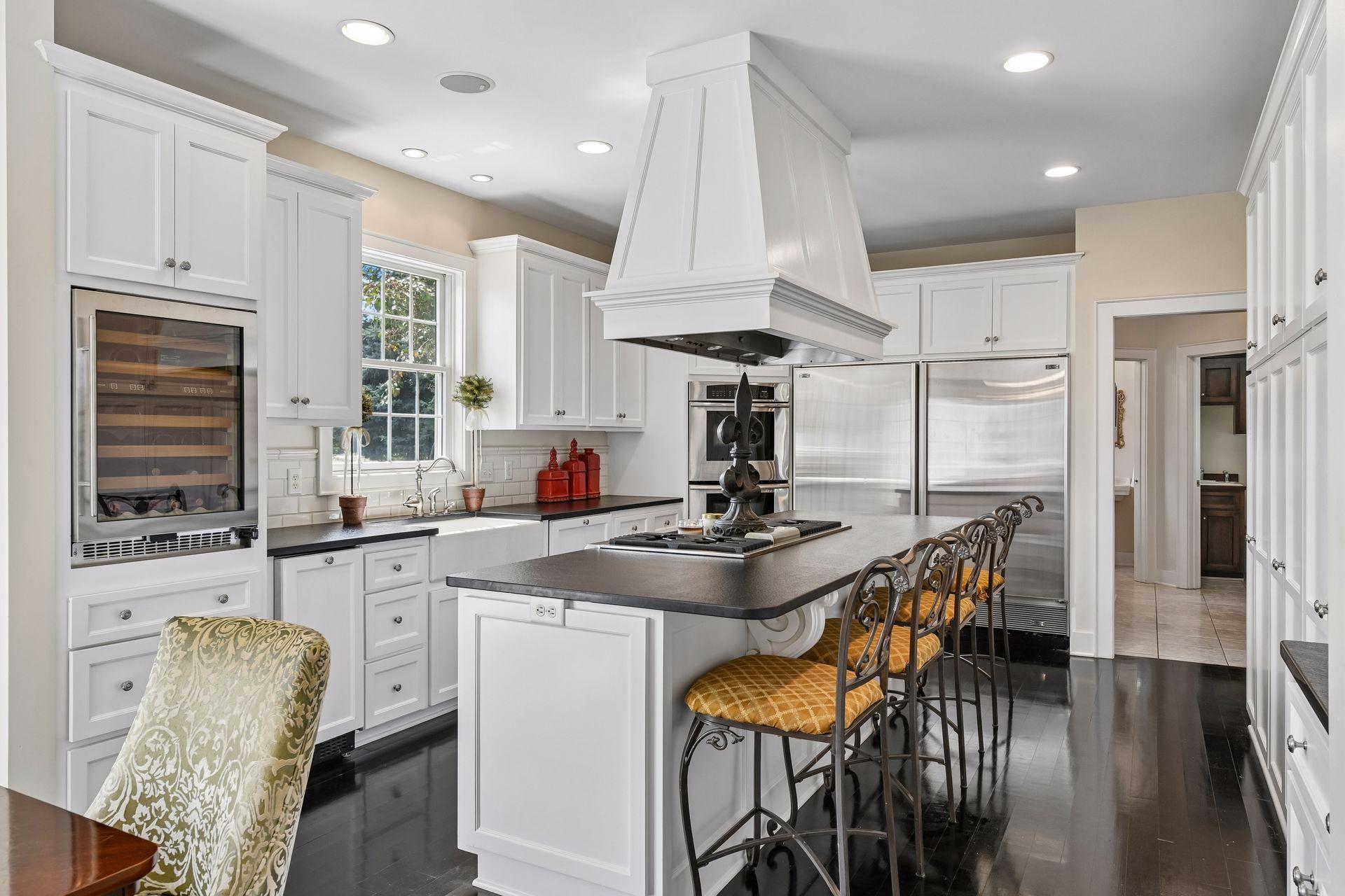 8585 Kelzer Pond Drive Property Photo 4