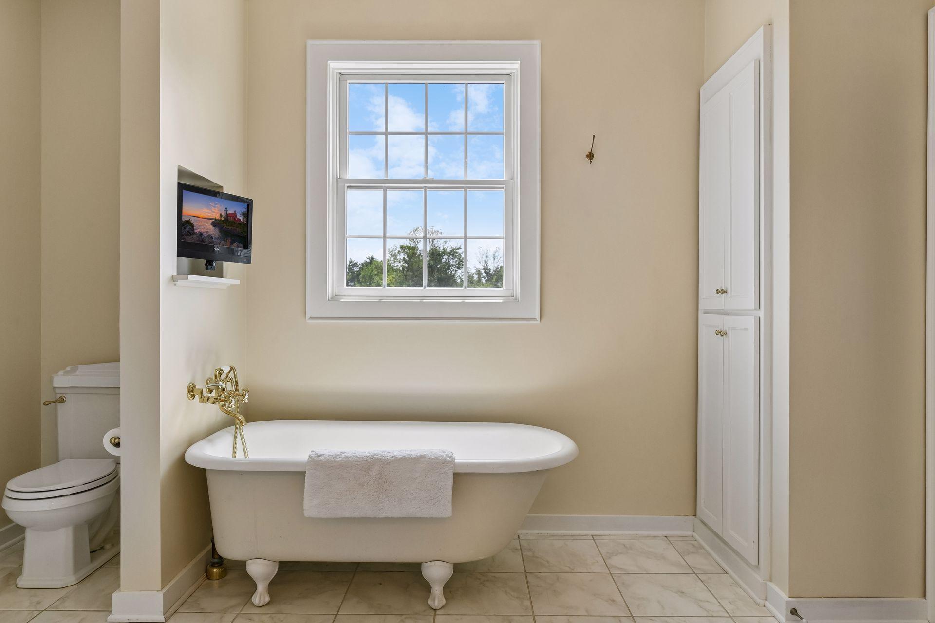8585 Kelzer Pond Drive Property Photo 14