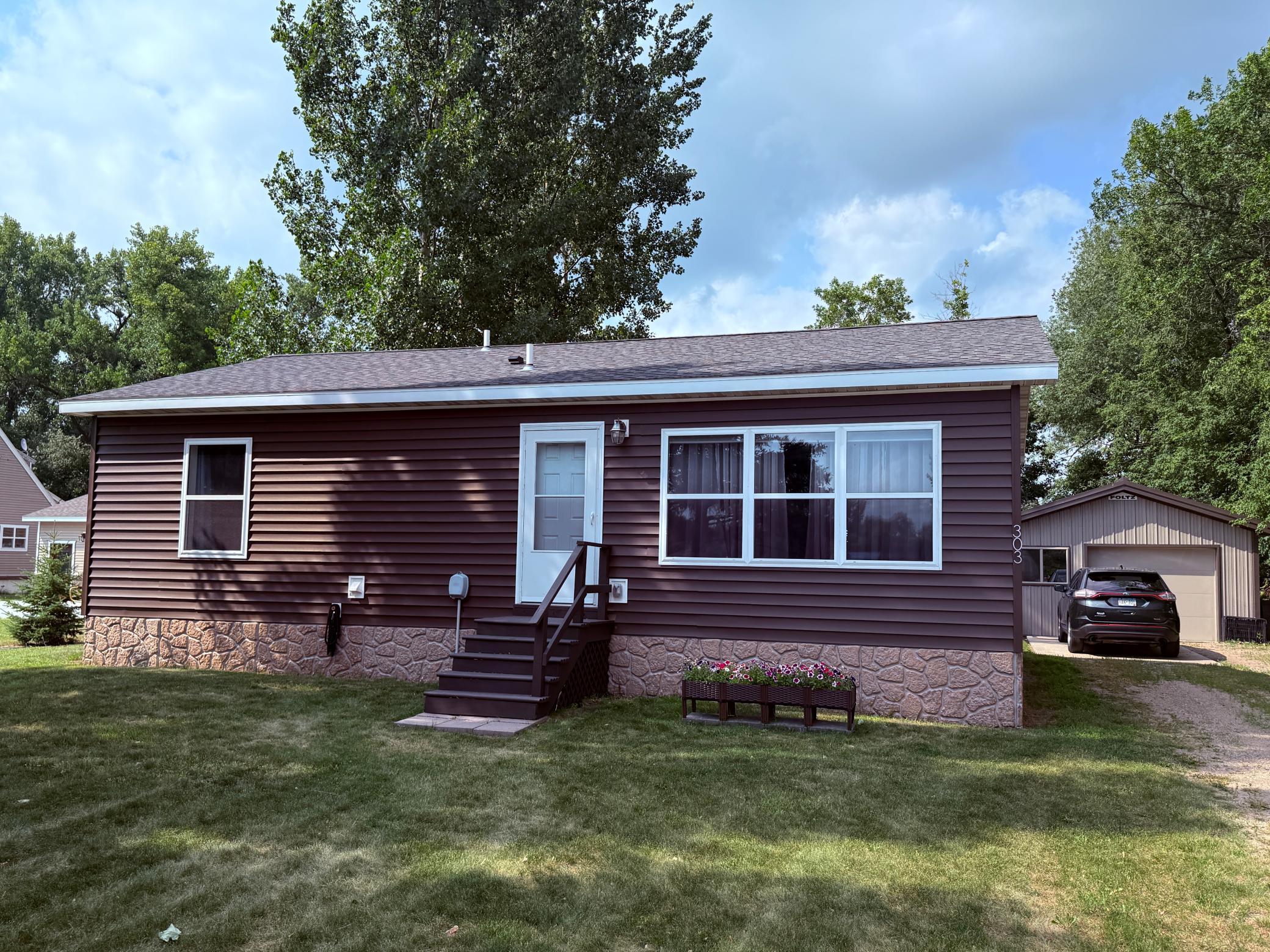 303 1st Avenue E Property Photo 2