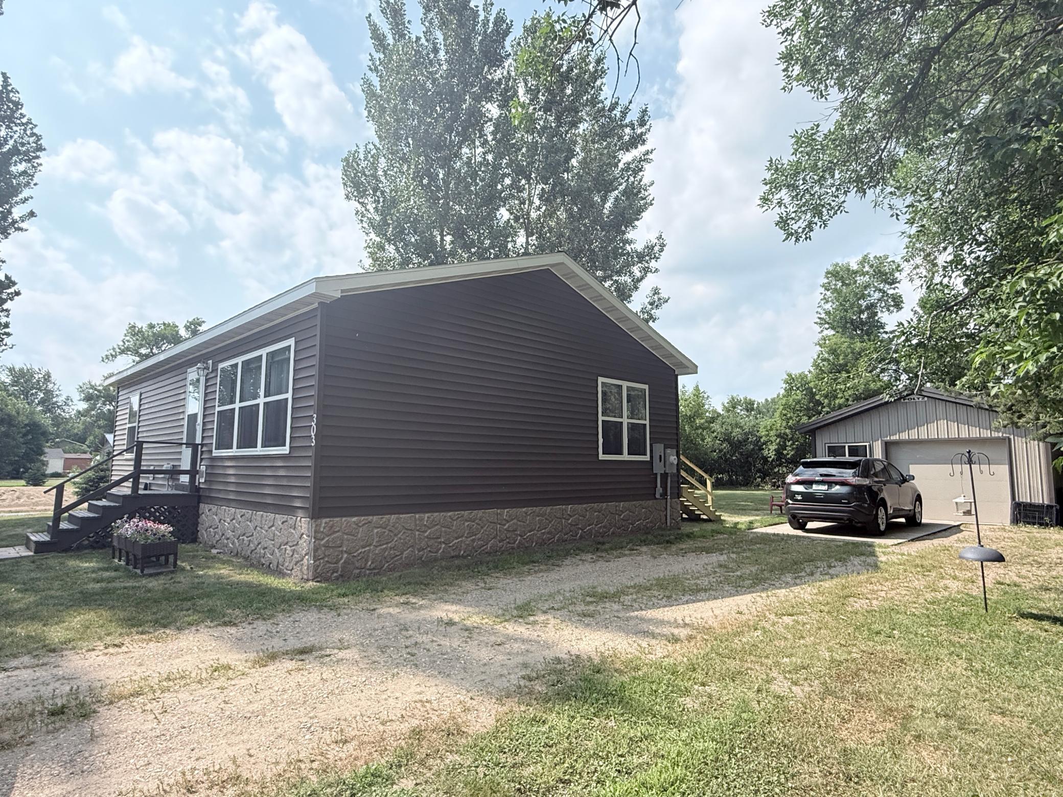 303 1st Avenue E Property Photo 3