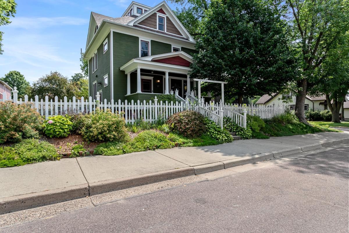 127 4th Avenue S Property Photo 1