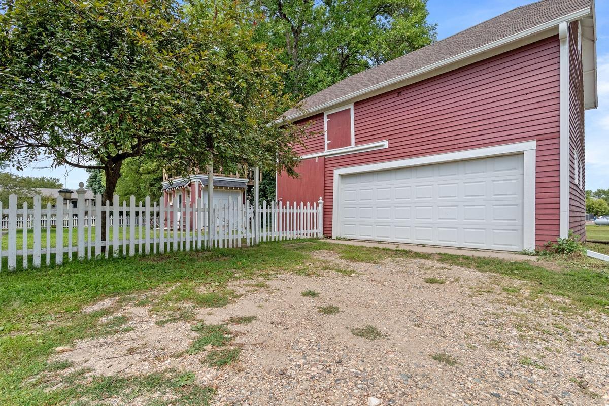 127 4th Avenue S Property Photo 34