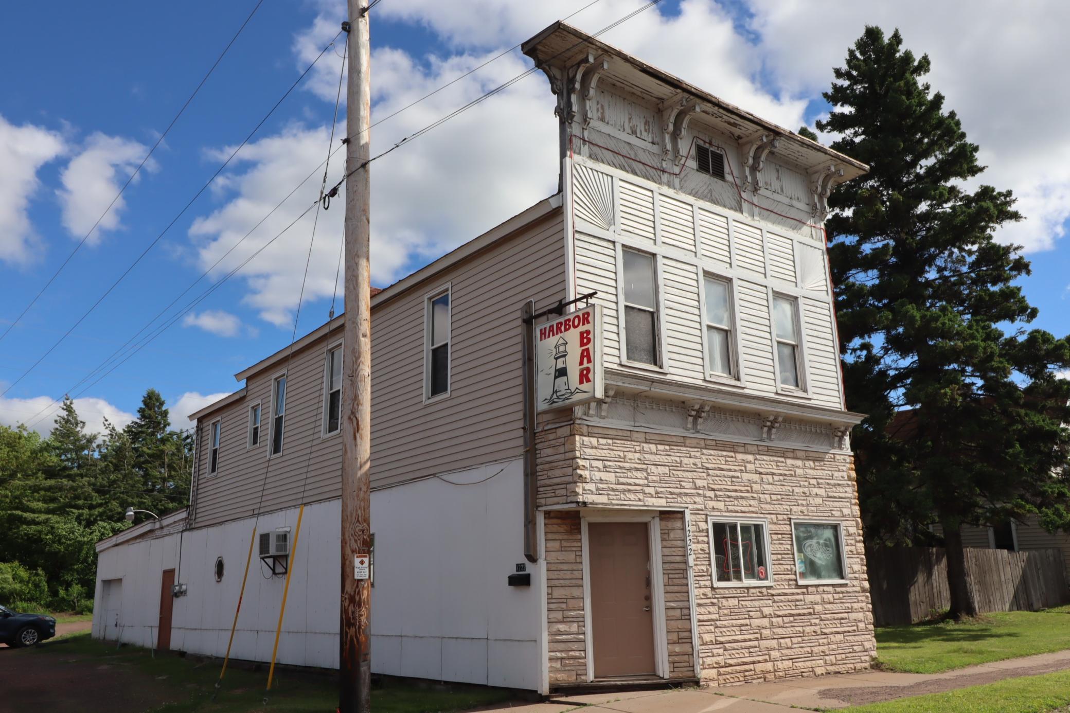 1222 Lake Shore Drive E Property Photo 1