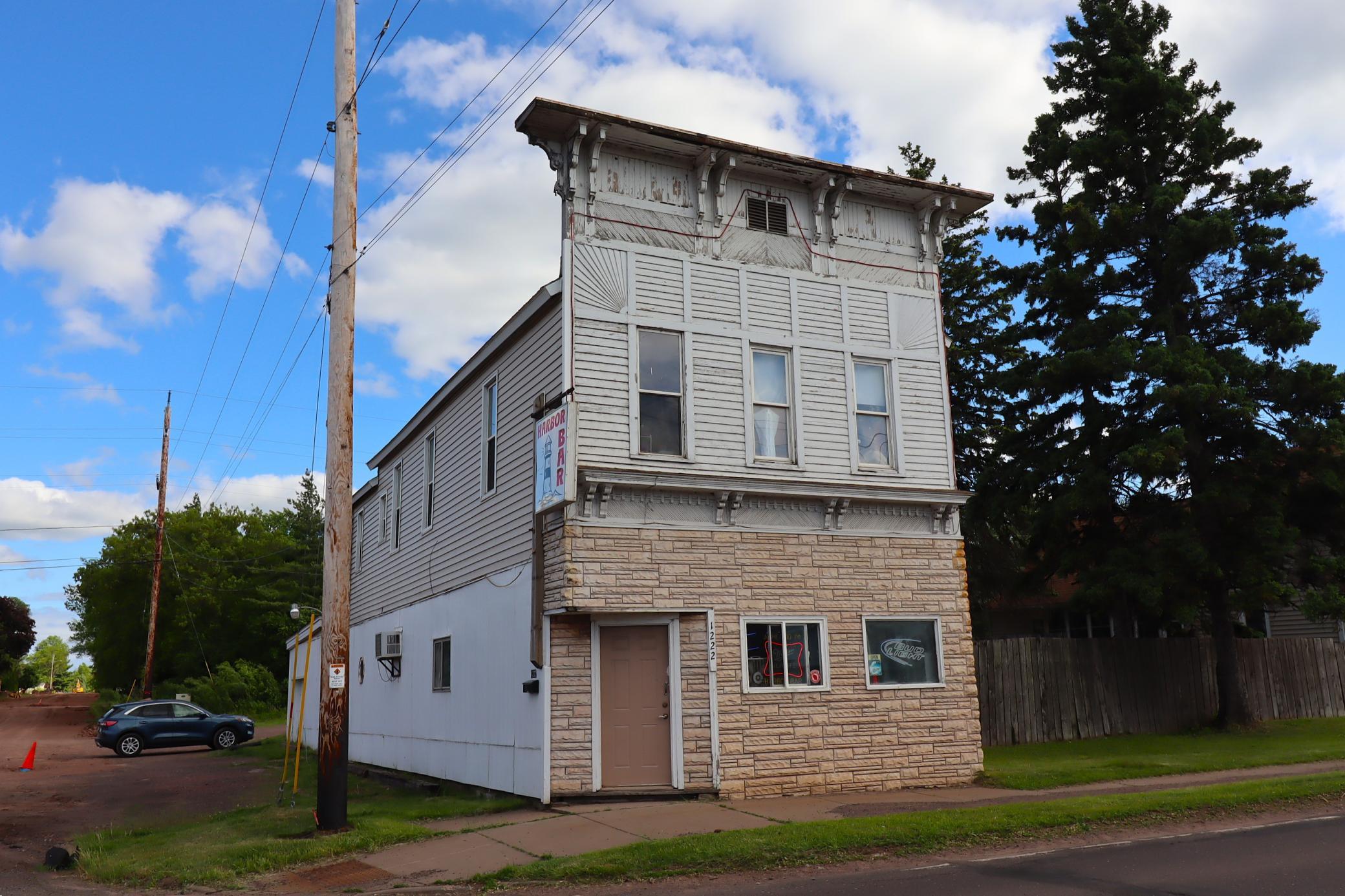 1222 Lake Shore Drive E Property Photo 3