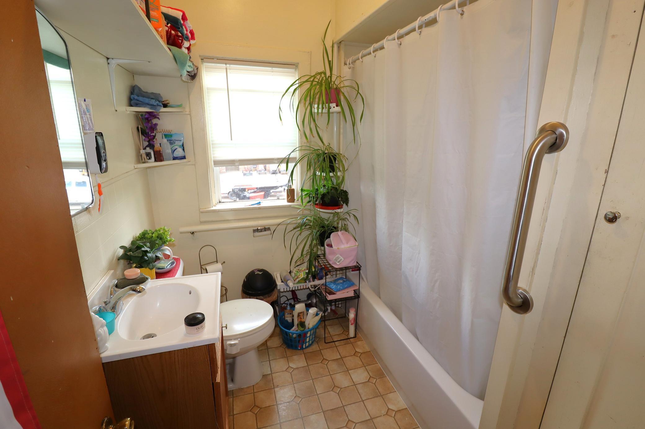 1222 Lake Shore Drive E Property Photo 19