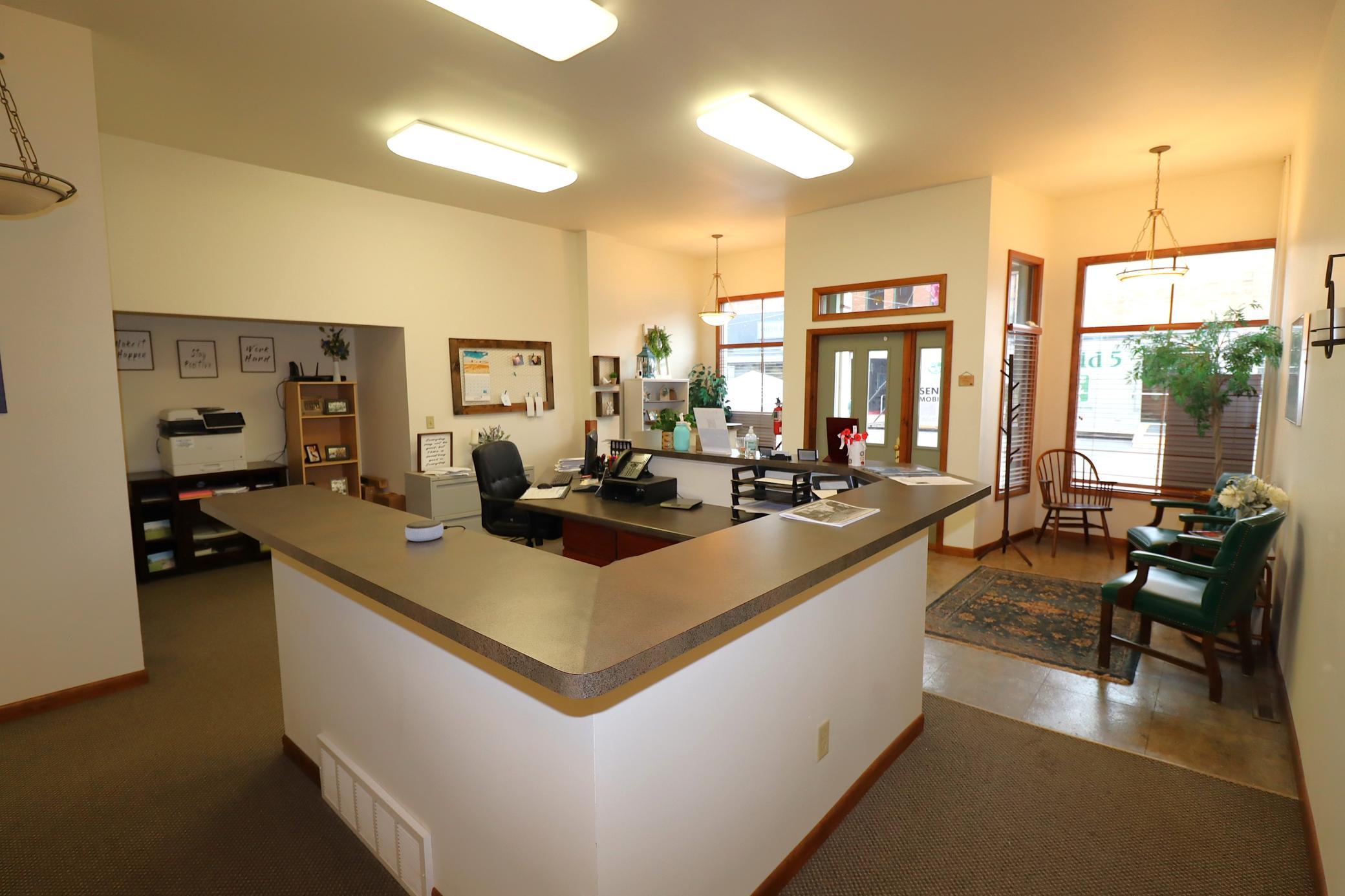 404 Main Street W Property Photo 6
