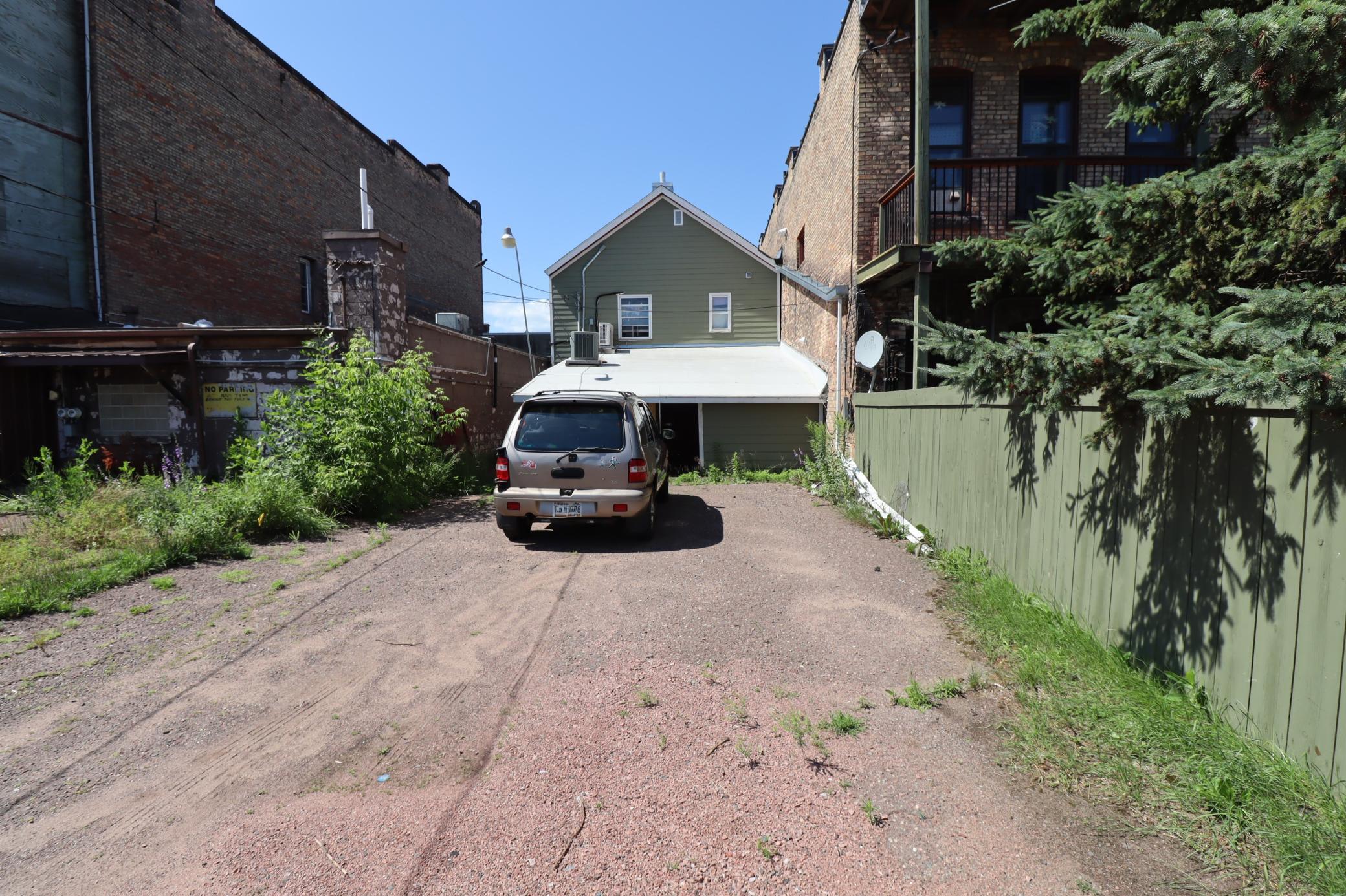 404 Main Street W Property Photo 45