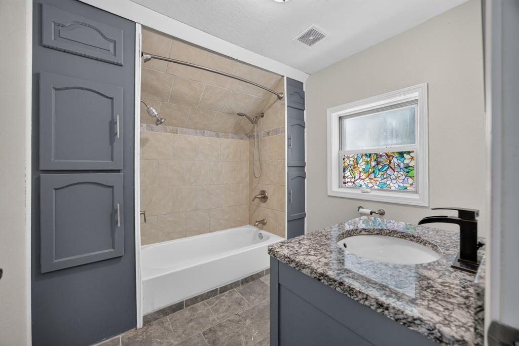 112 S Hudson Avenue Property Photo 26