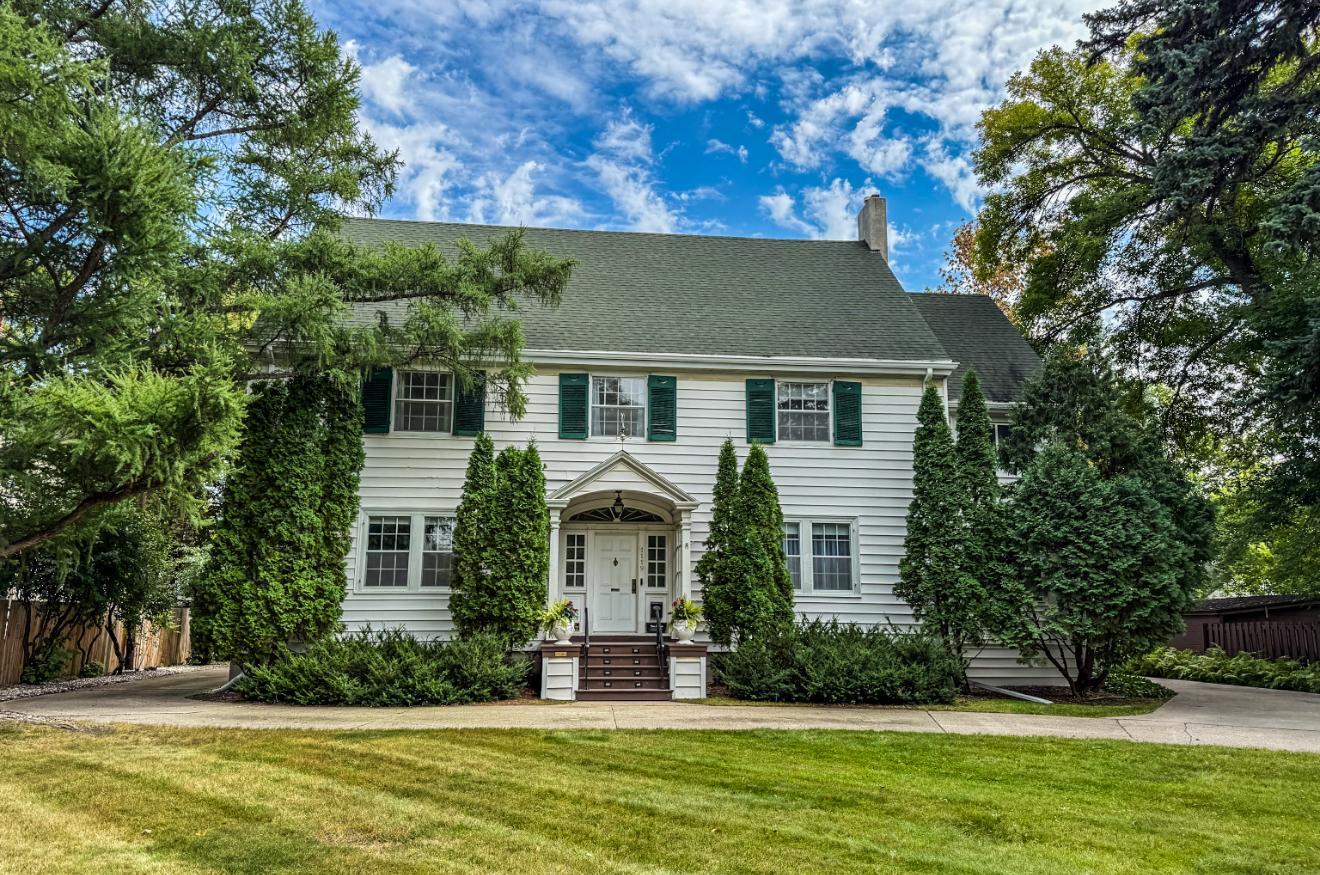 1119 Broadway N Property Photo