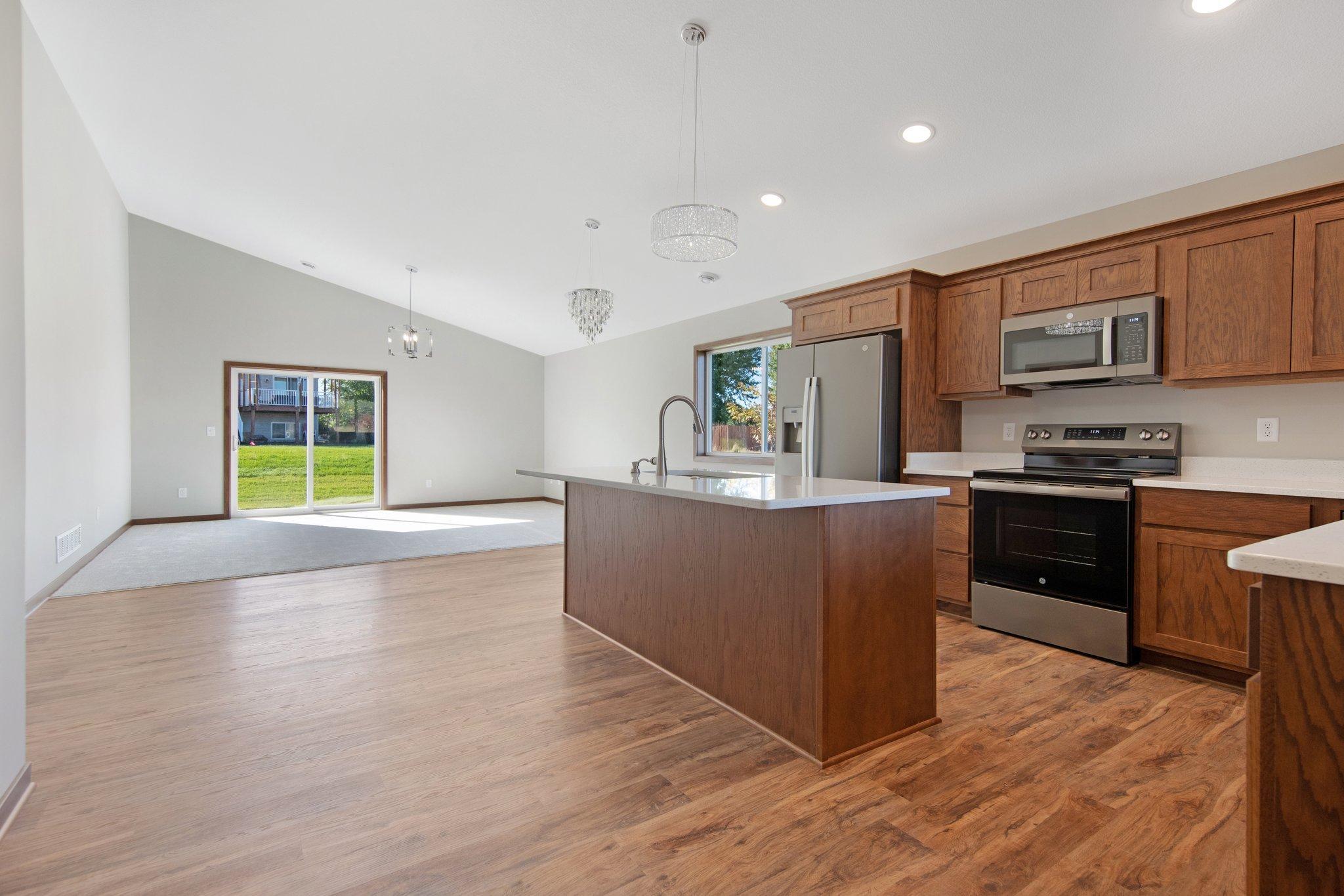 301 Gateway Parkway Property Photo 6