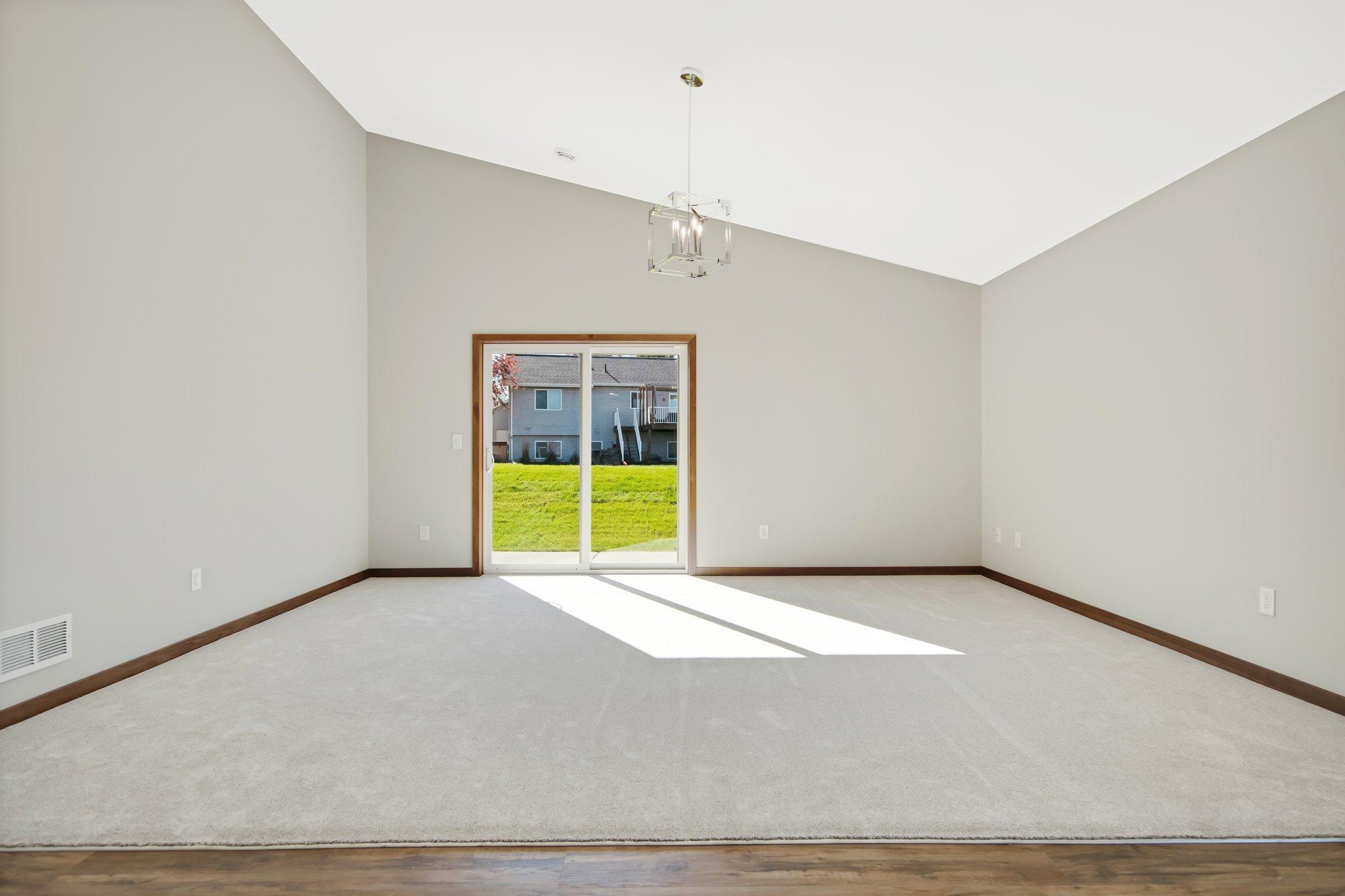 301 Gateway Parkway Property Photo 11