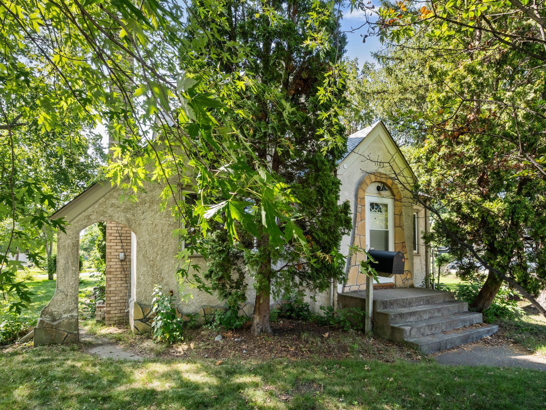 5103 Douglas Drive N Property Photo 1