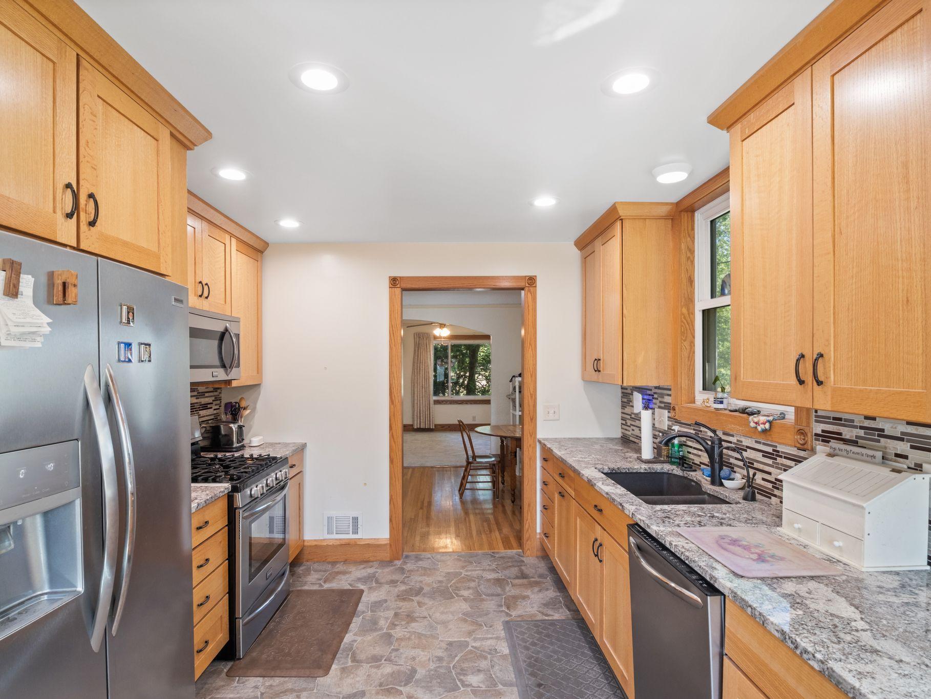5103 Douglas Drive N Property Photo 10