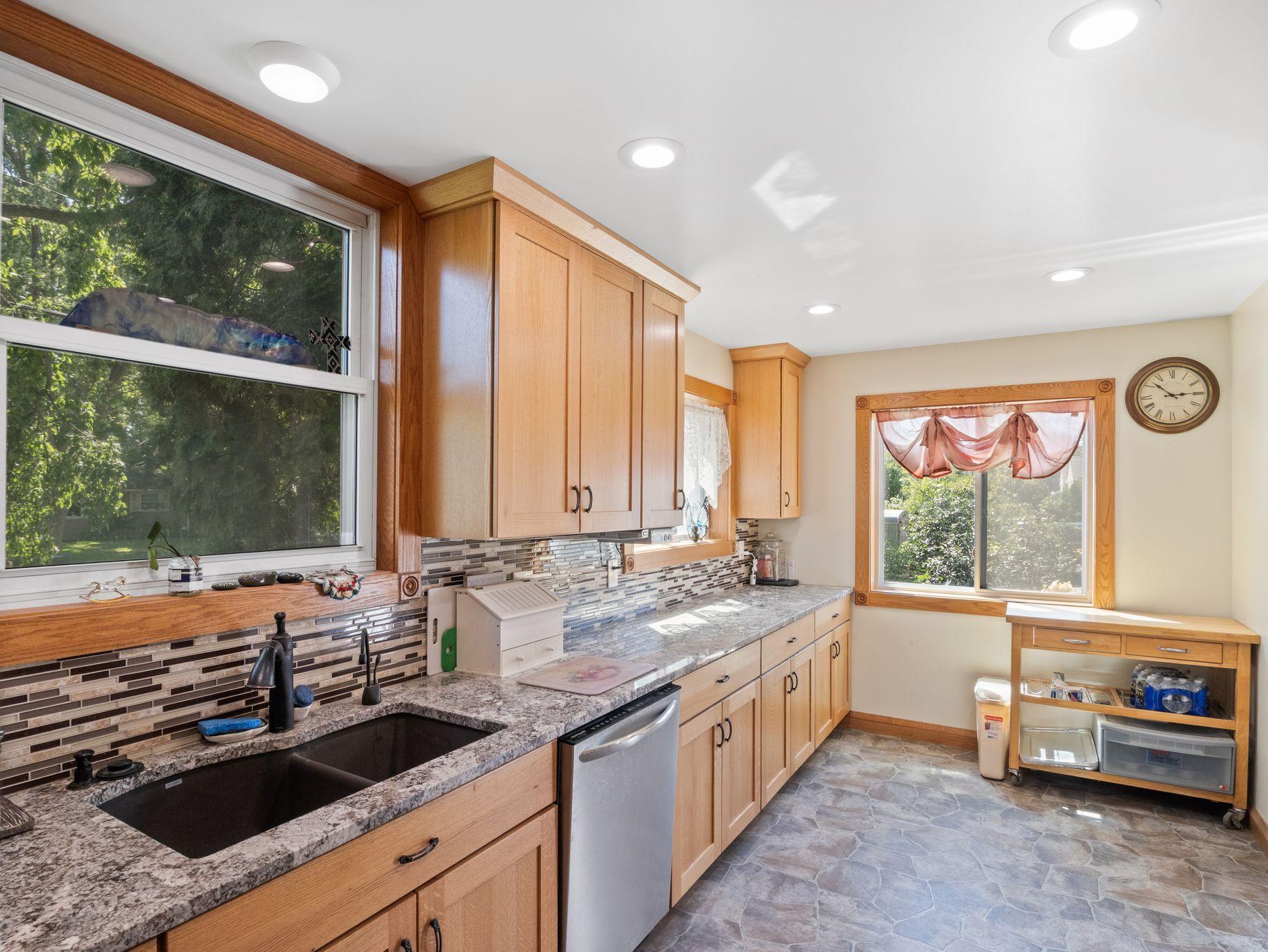 5103 Douglas Drive N Property Photo 11