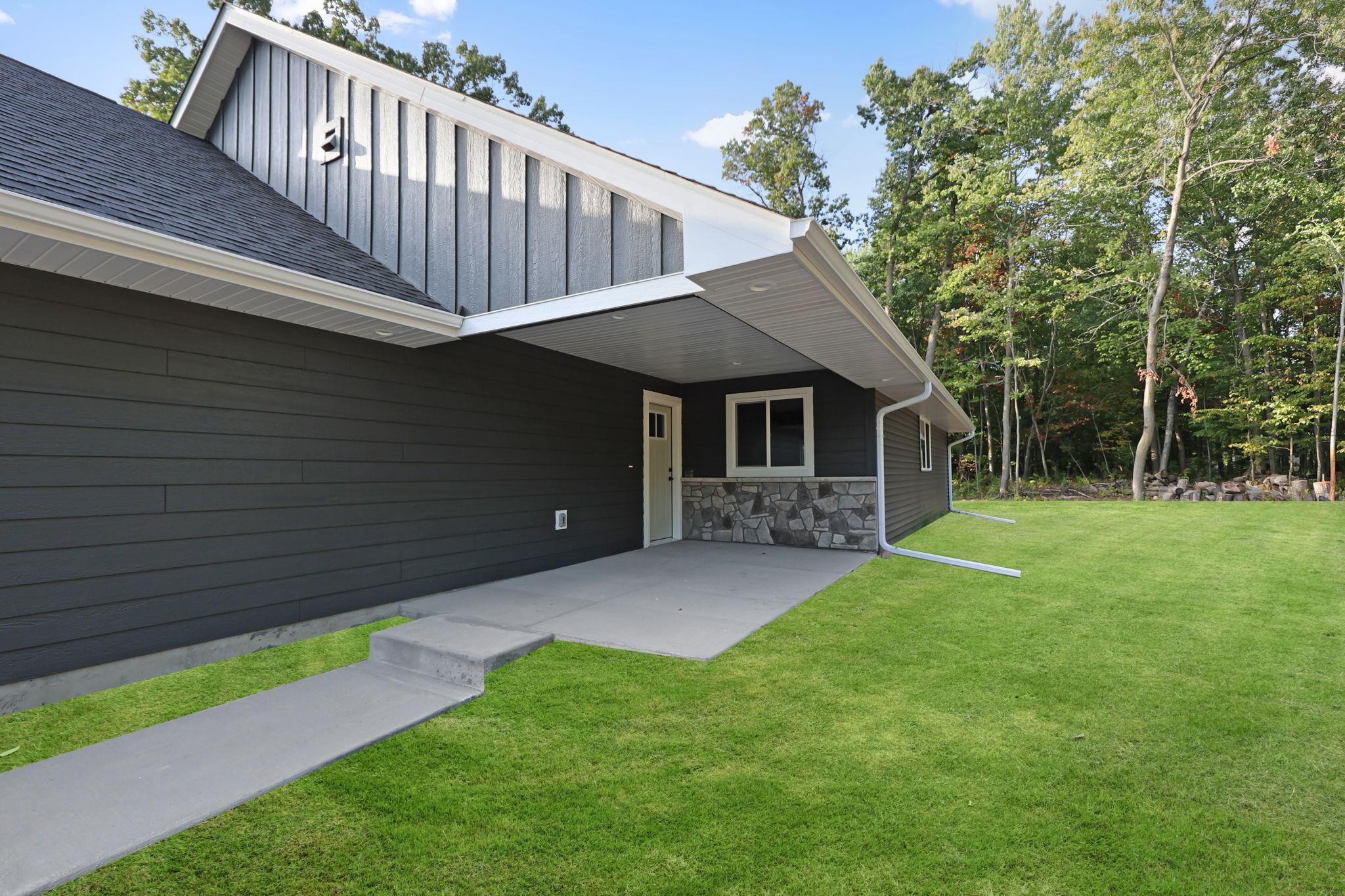 331 Gateway Parkway Property Photo 2