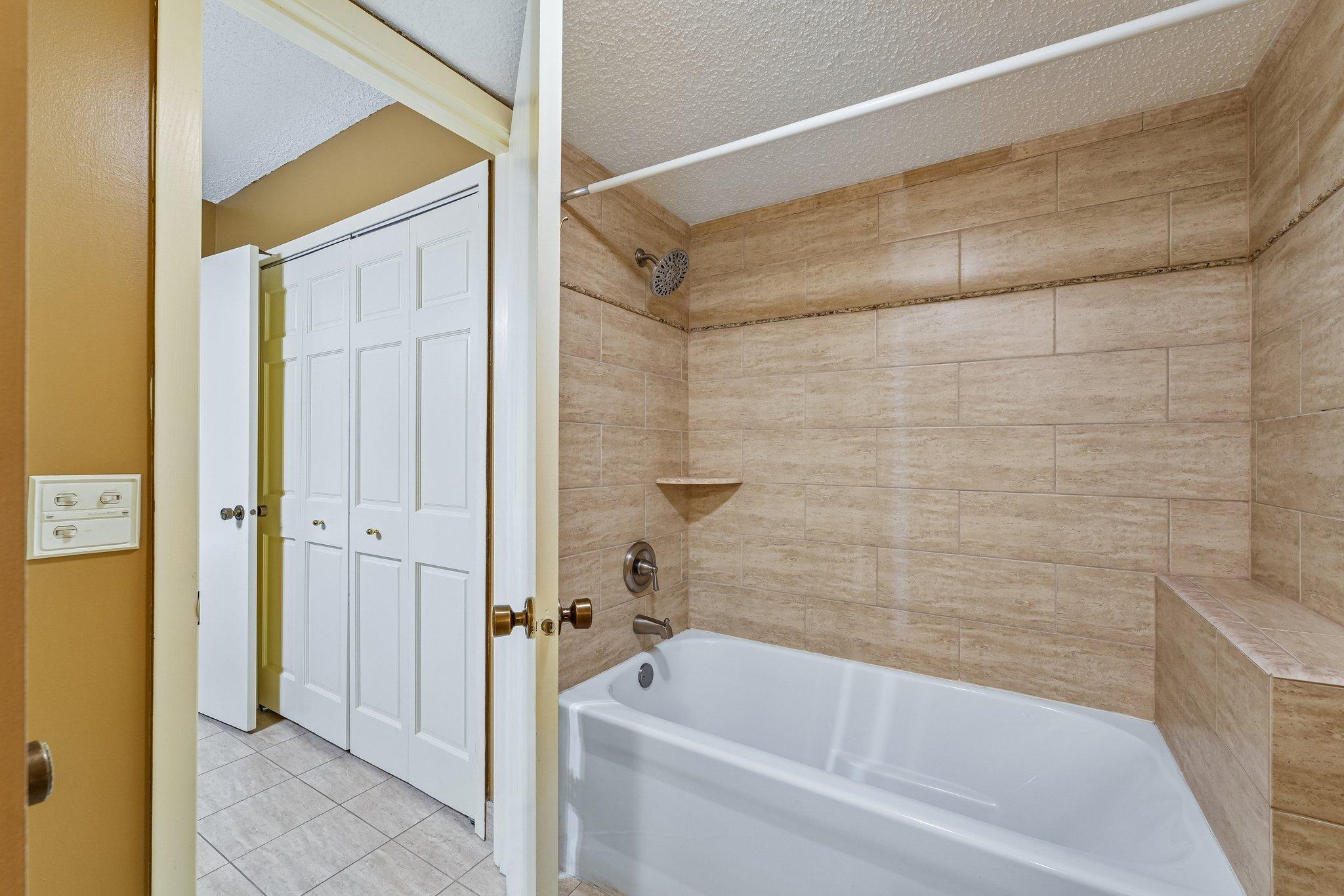 2445 Londin Lane E 202 Property Photo 13