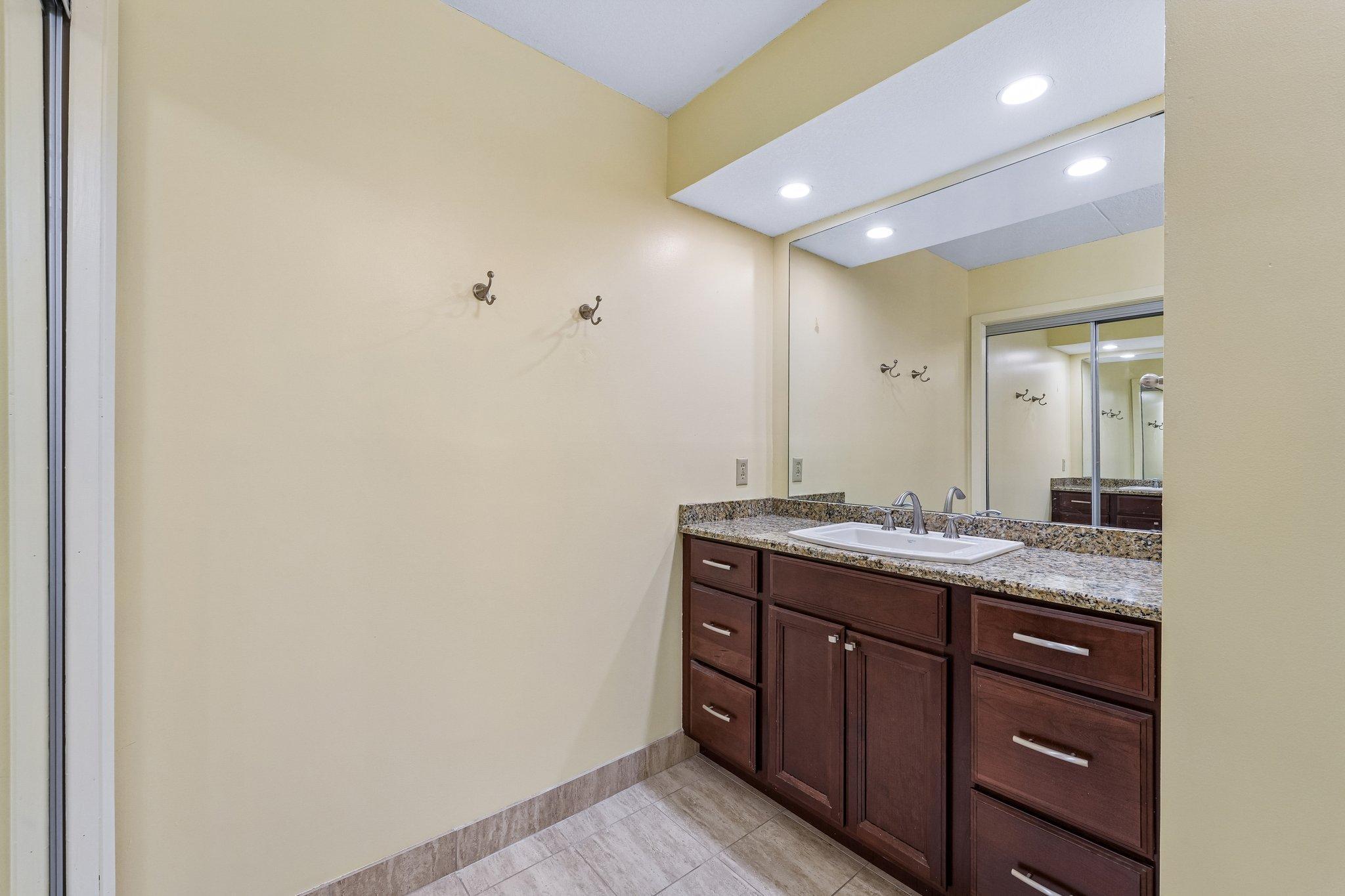 2445 Londin Lane E 202 Property Photo 16