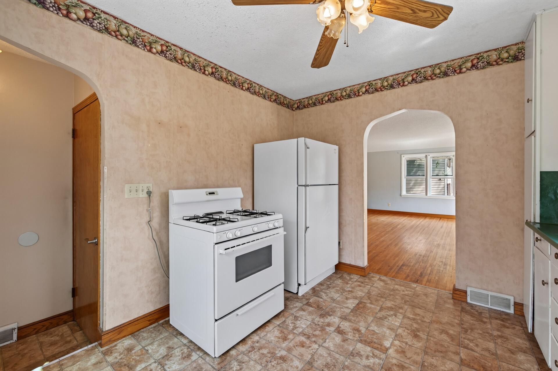 307 E 4th Street Property Photo 7