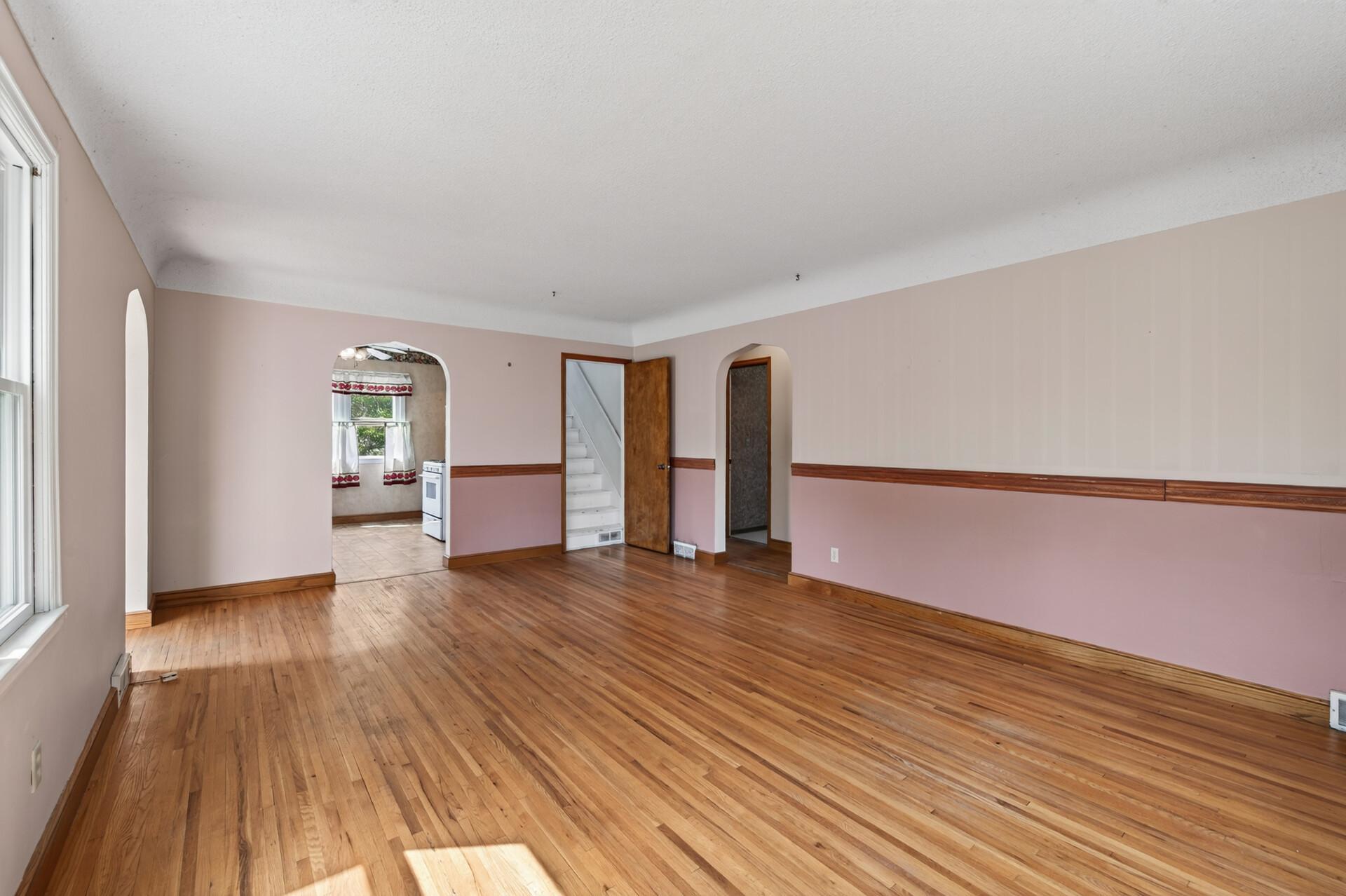 307 E 4th Street Property Photo 11