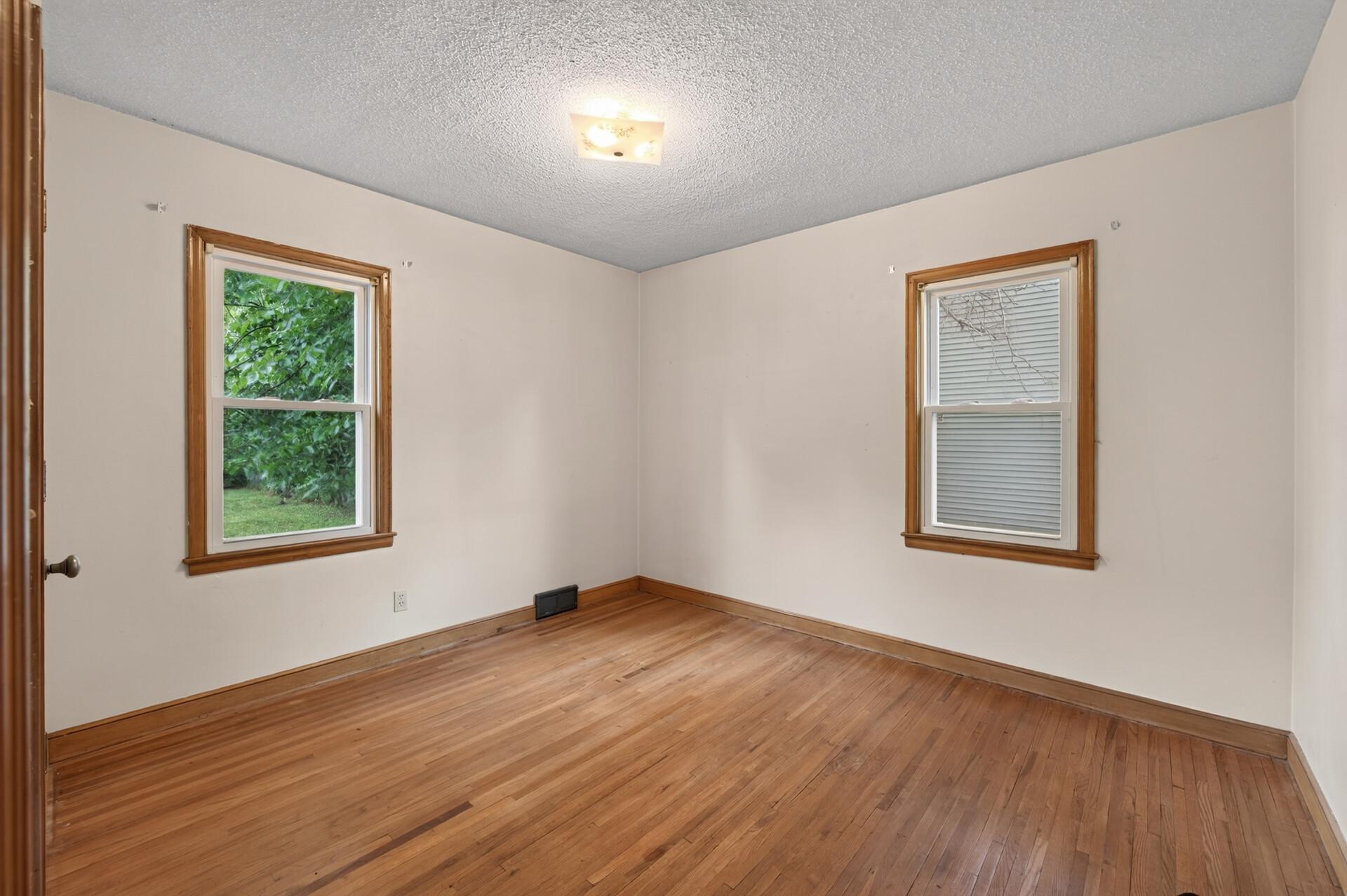 307 E 4th Street Property Photo 12
